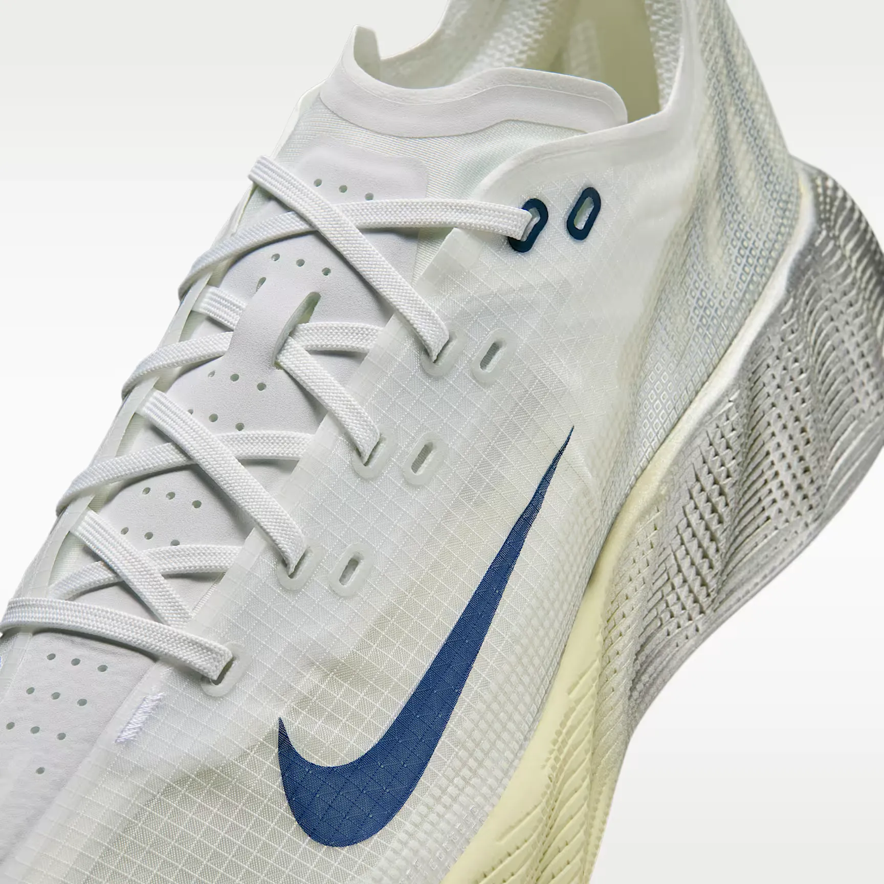 000000_Nike-Ava-X_Metallic-Silver-Alabaster_HM9697-003_img6