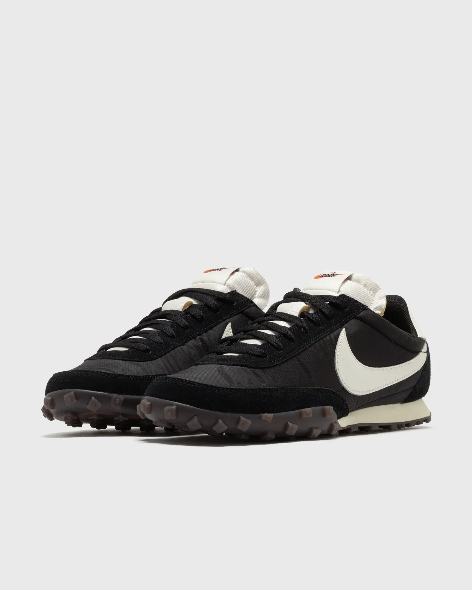 000000_Nike-Waffle-Racer_Black-Sail_IM8658-001_img2