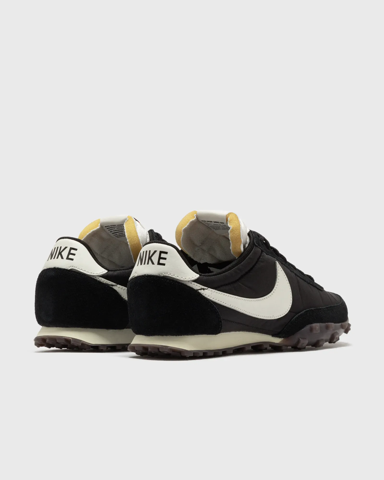 000000_Nike-Waffle-Racer_Black-Sail_IM8658-001_img4