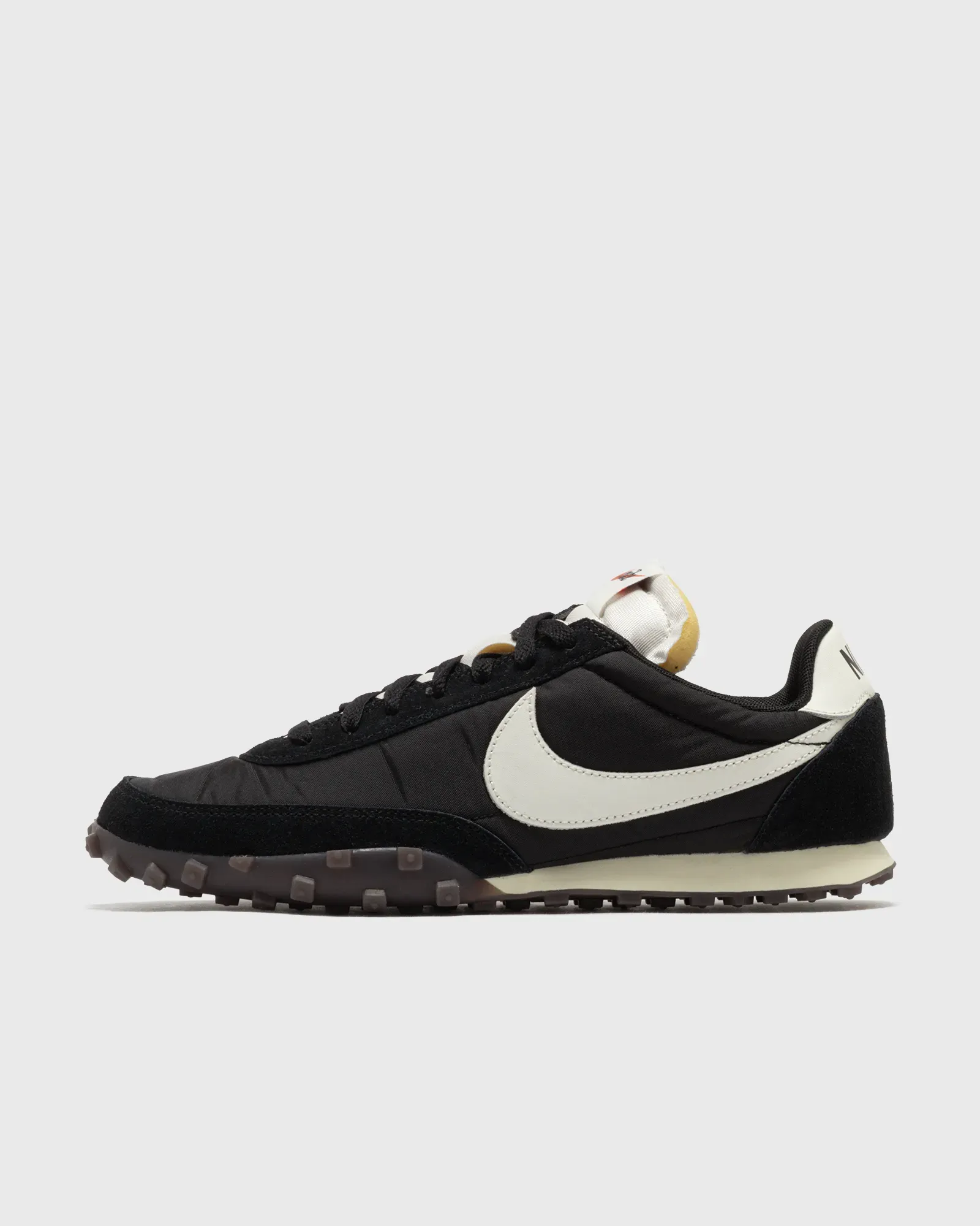 000000_Nike-Waffle-Racer_Black-Sail_IM8658-001_img0
