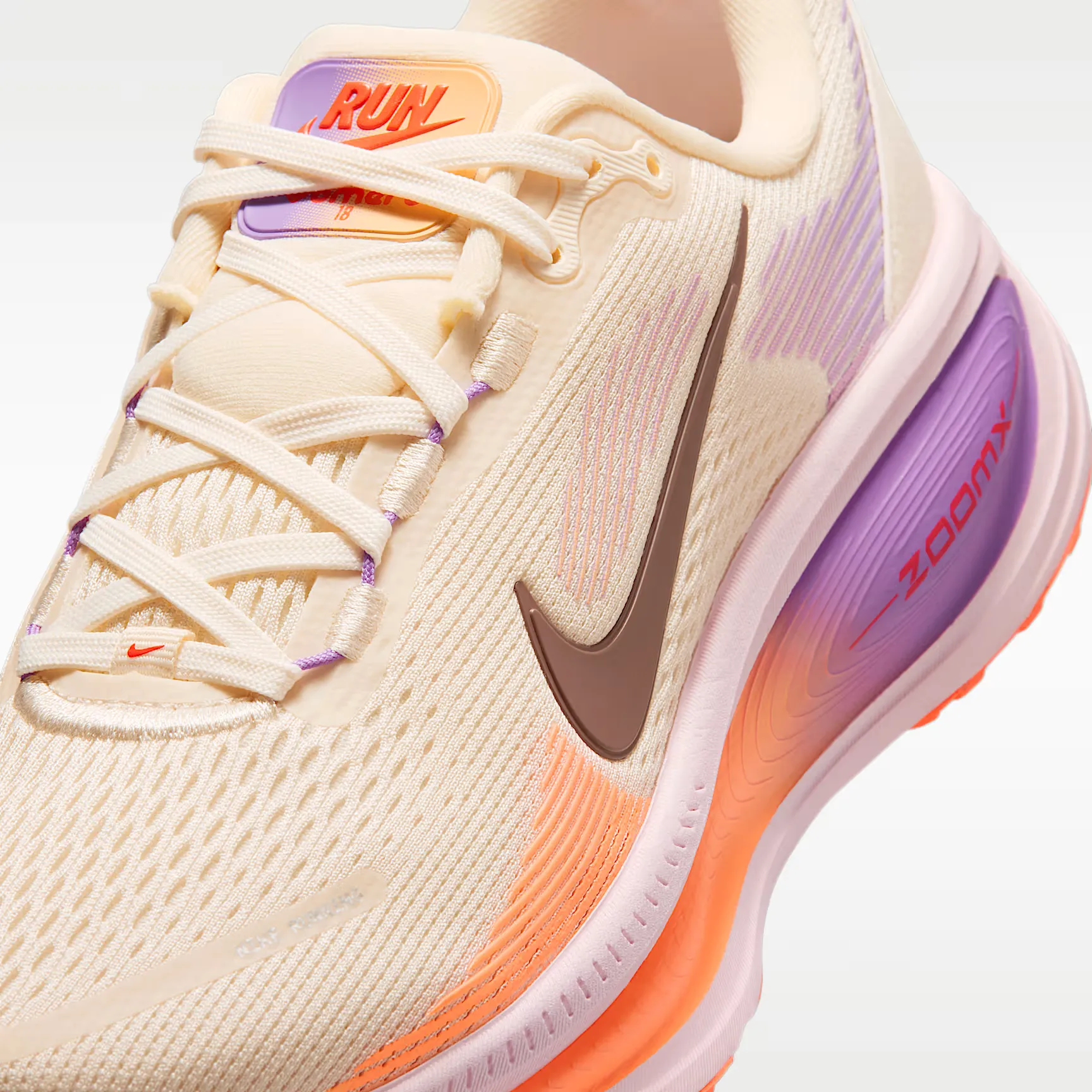 000000_Nike-Vomero-18-WMNS_Chalk-Pink-Foam_HM6804-113_img6