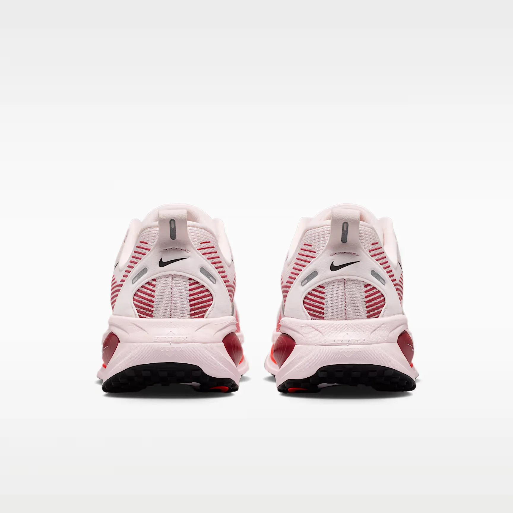 000000_Nike-Vomero-18-WMNS_Pearl-Pink-Team-Crimson_HM6804-606_img5