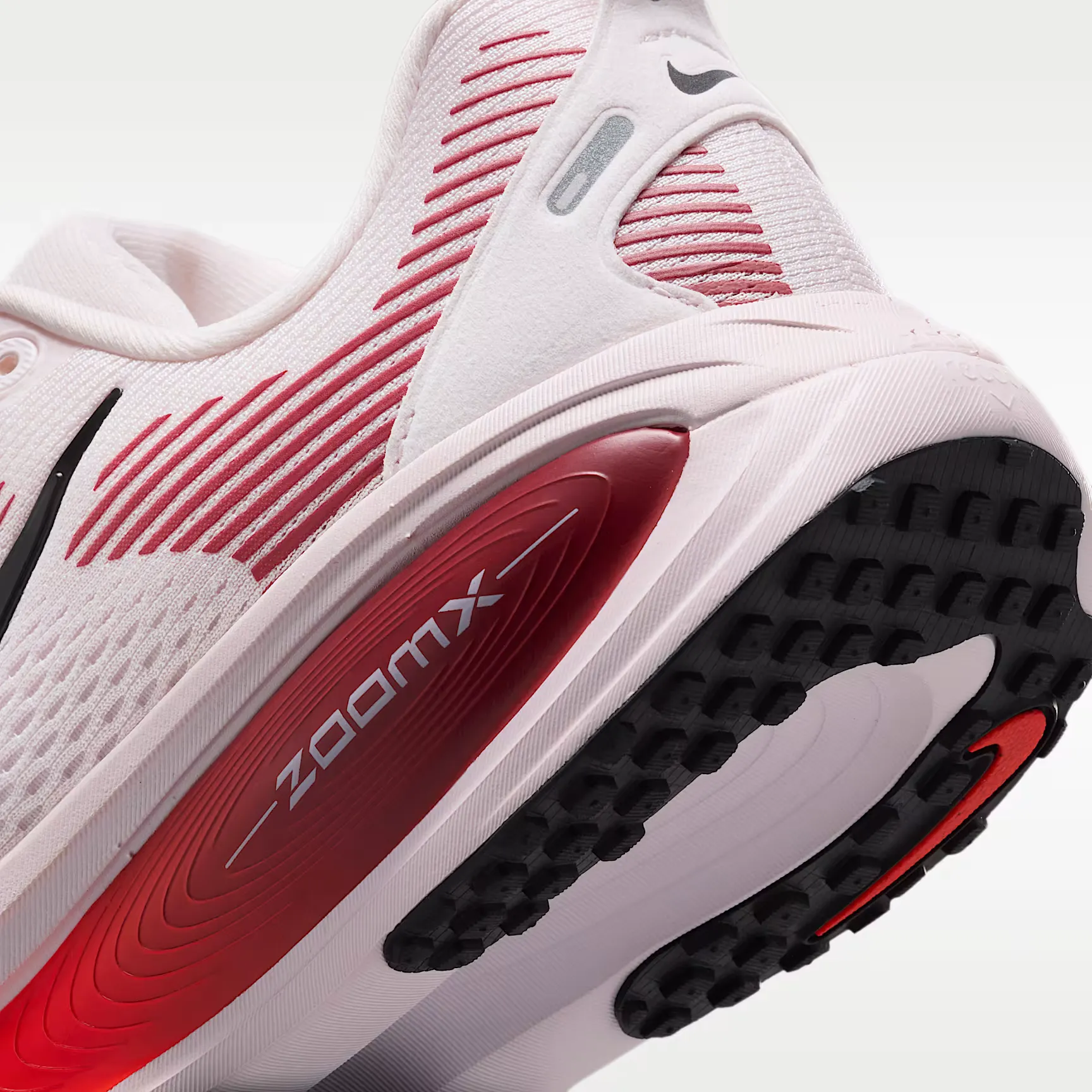 000000_Nike-Vomero-18-WMNS_Pearl-Pink-Team-Crimson_HM6804-606_img7