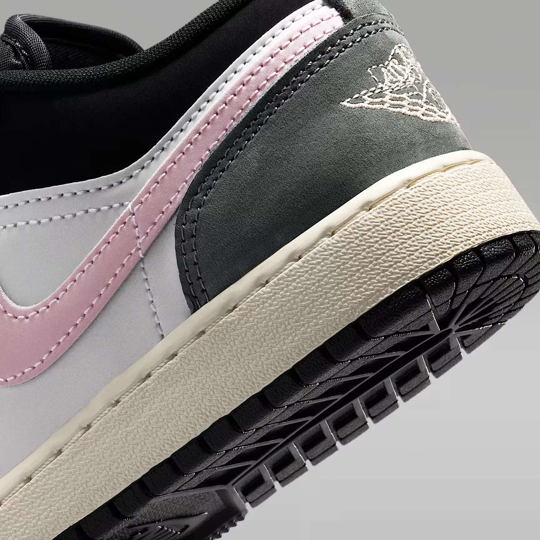 000000_Air-Jordan-1-Low-SE-GS_Black-Iced-Carmine_II1257-006_img7