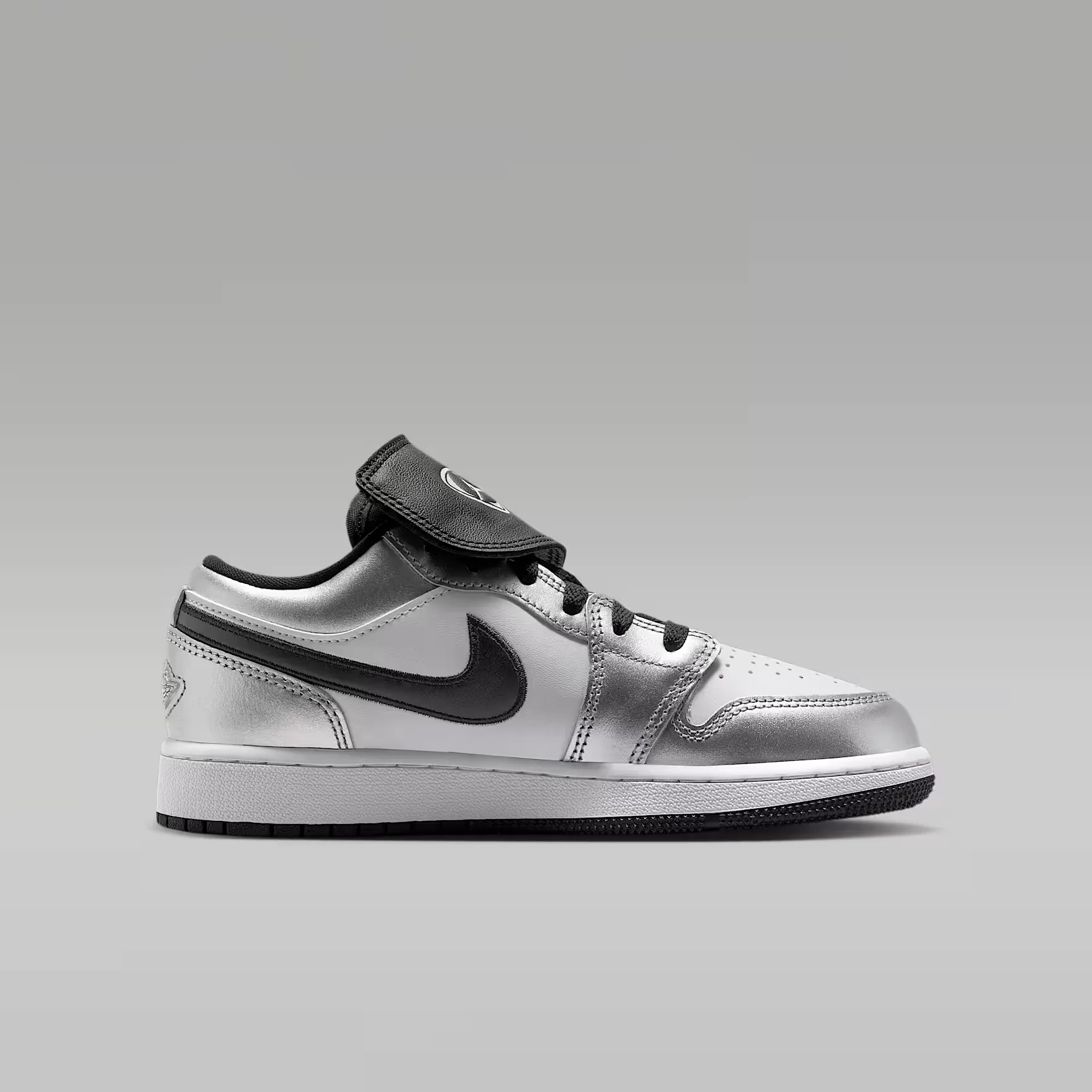 000000_Air-Jordan-1-Low-SE-GS_Metallic-Silver_IR2310-100_img2