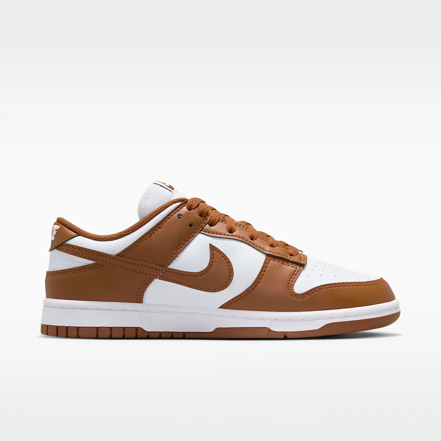 000000_Nike-Dunk-Low-WMNS_Sail-White-Light-British-Tan_IM6572-101_img2