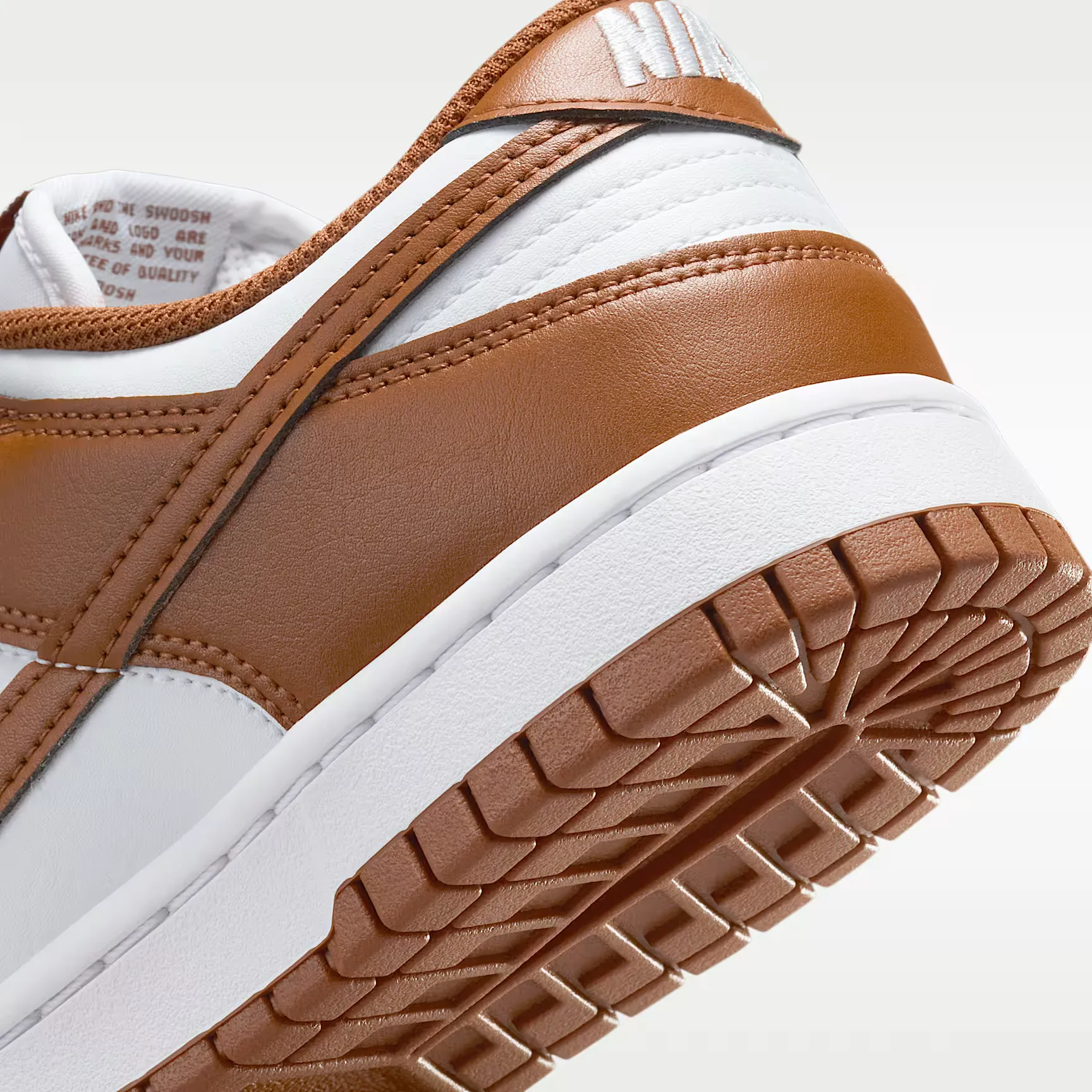 000000_Nike-Dunk-Low-WMNS_Sail-White-Light-British-Tan_IM6572-101_img7