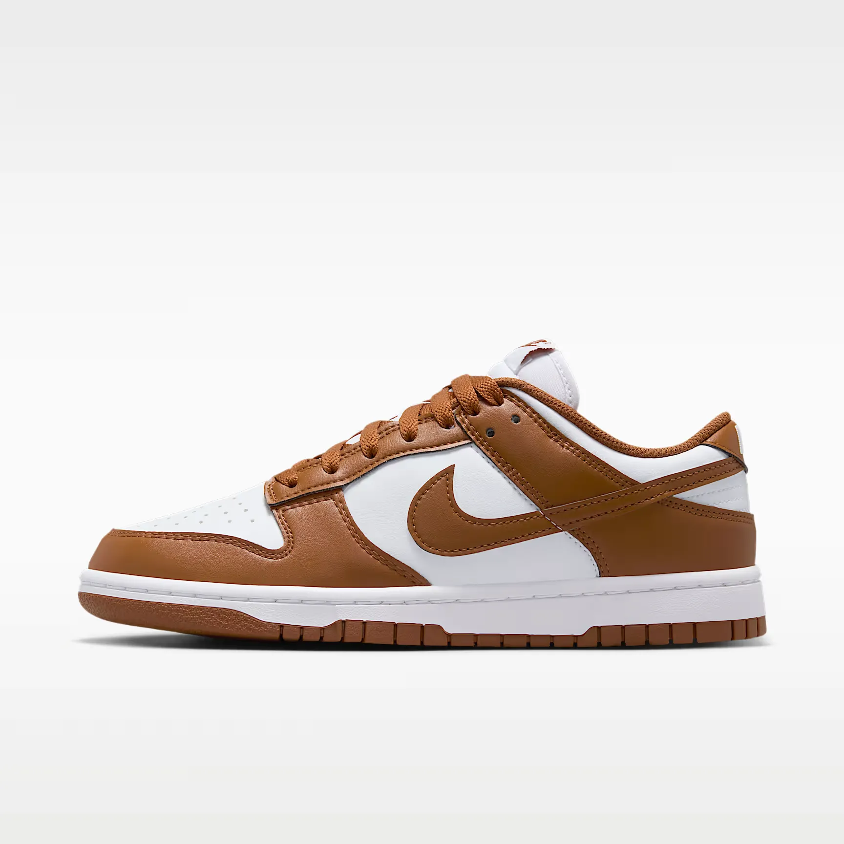 000000_Nike-Dunk-Low-WMNS_Sail-White-Light-British-Tan_IM6572-101_img0