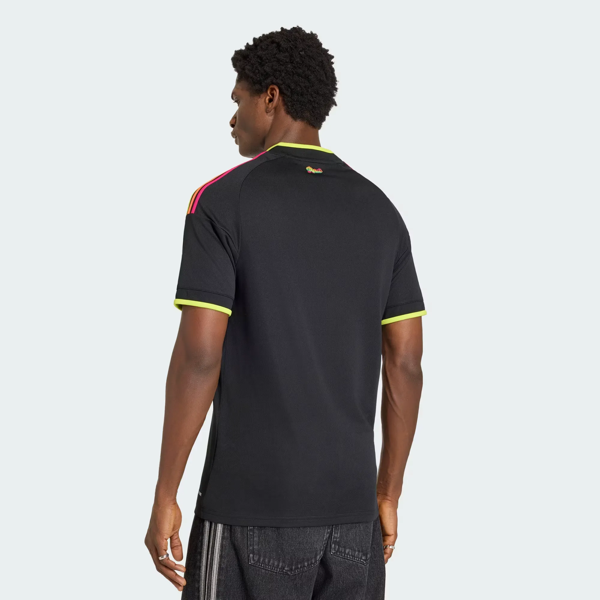 000000_adidas-Maillot-Exterieur-Perou-26_Black_JL8660_img2