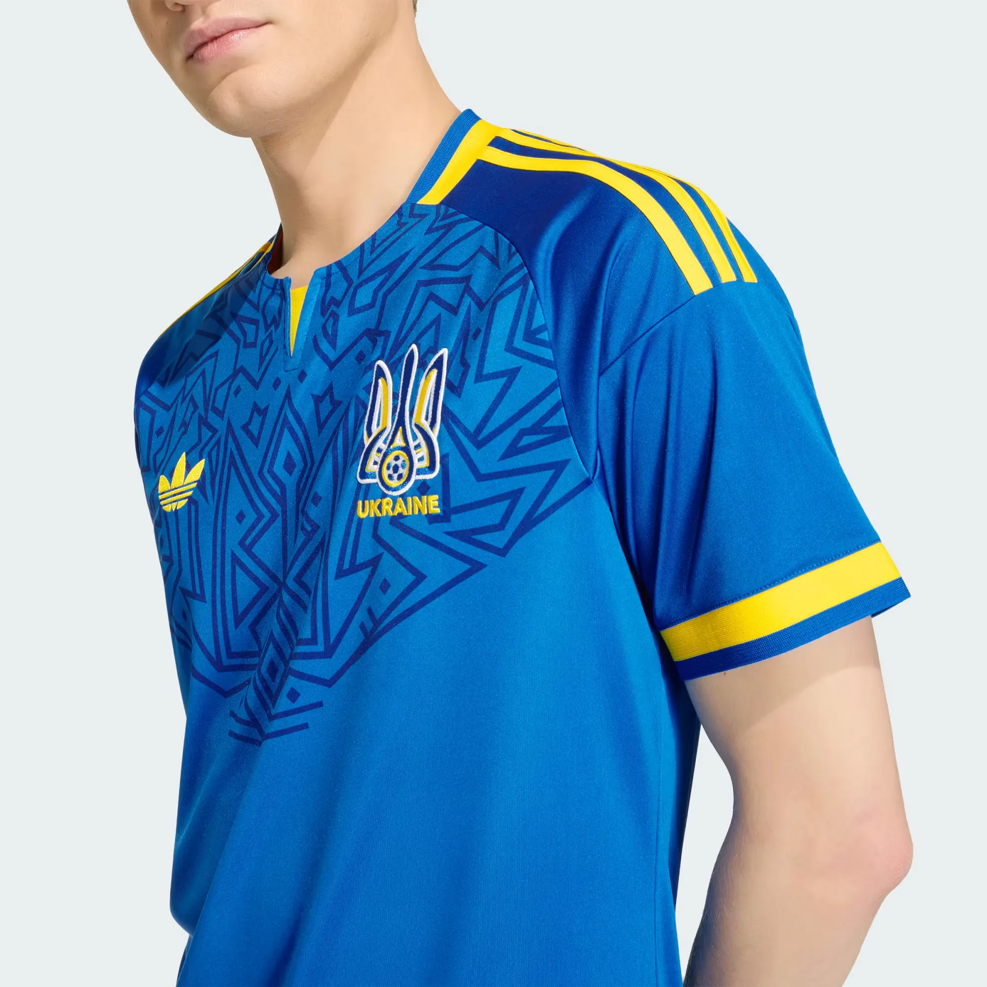000000_adidas-Ukraine-26-Away-Jersey_Glow-Blue_JZ7005_img5