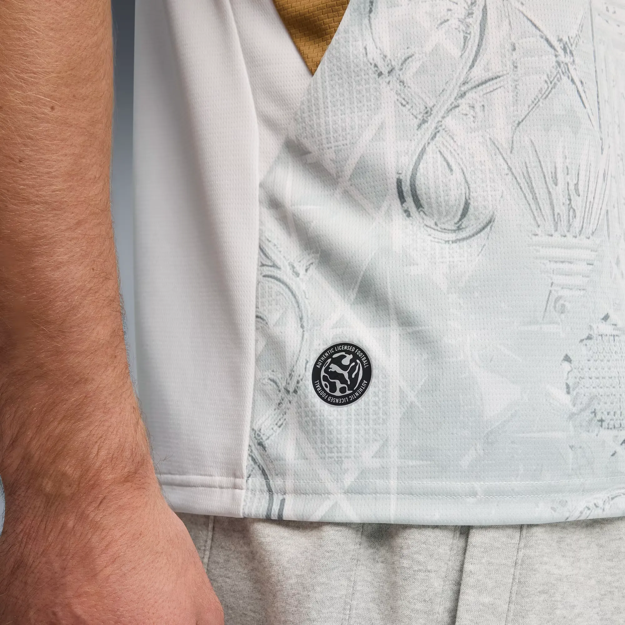 000000_Puma-Czech-Republic-Away-Jersey-2026_White-Matte-Gold_783257-06_img4