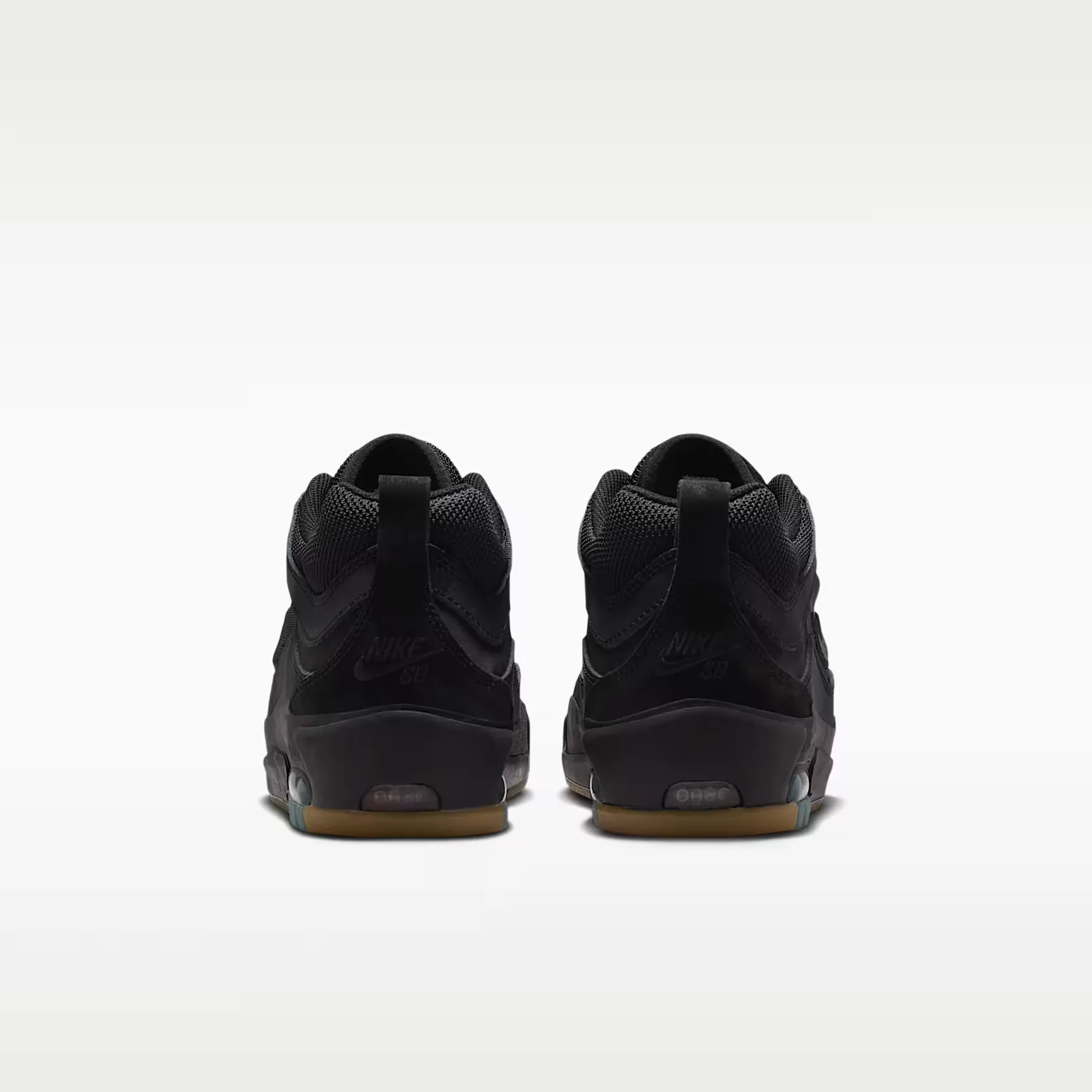 000000_Nike-SB-Air-Max-Ishod_Triple-Black-Gum_IR1887-001_img5
