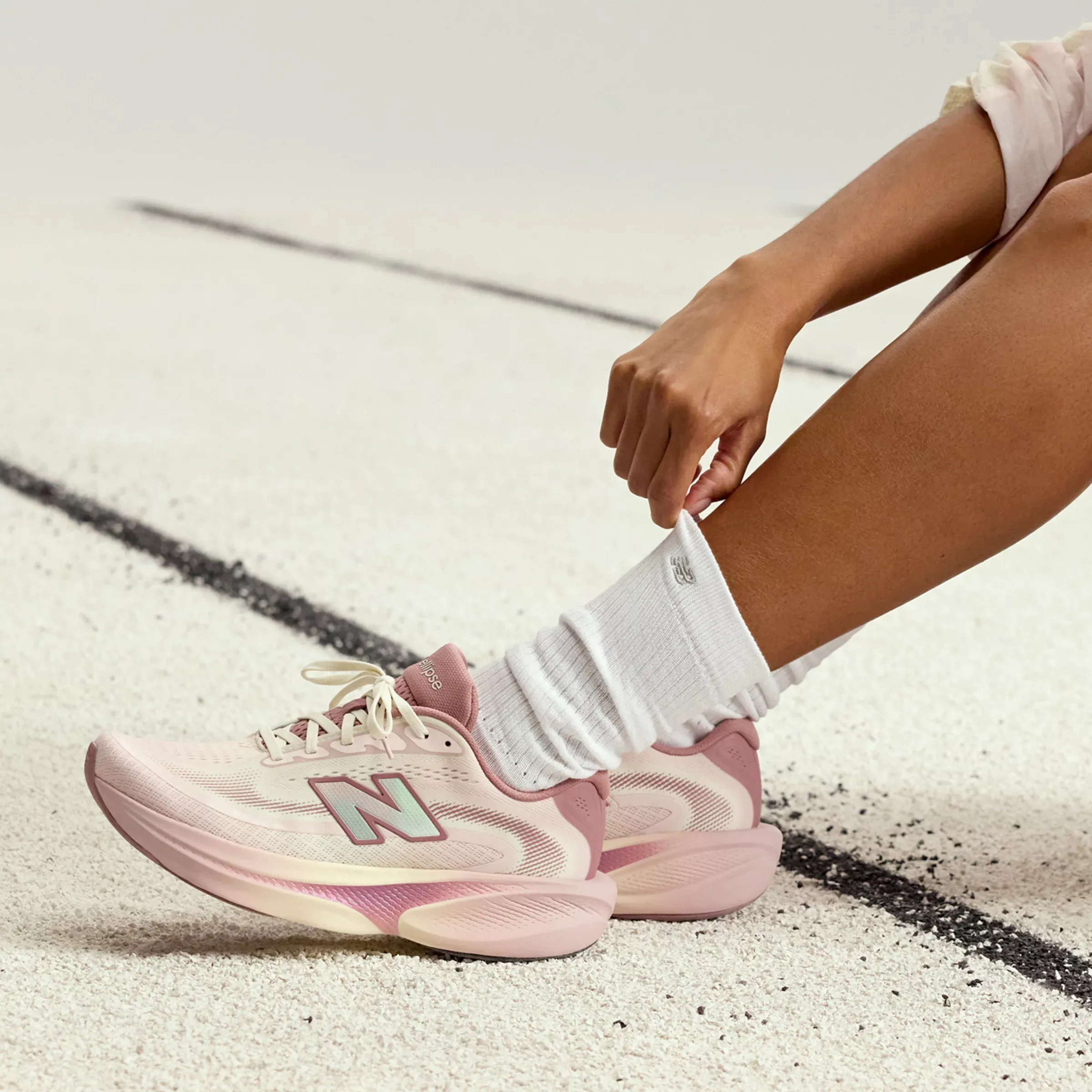000000_New-Balance-Ellipse-x-Gabby-Thomas-WMNS_Lone-Star-Grey-Stone-Pink_WELPS6J0_img6