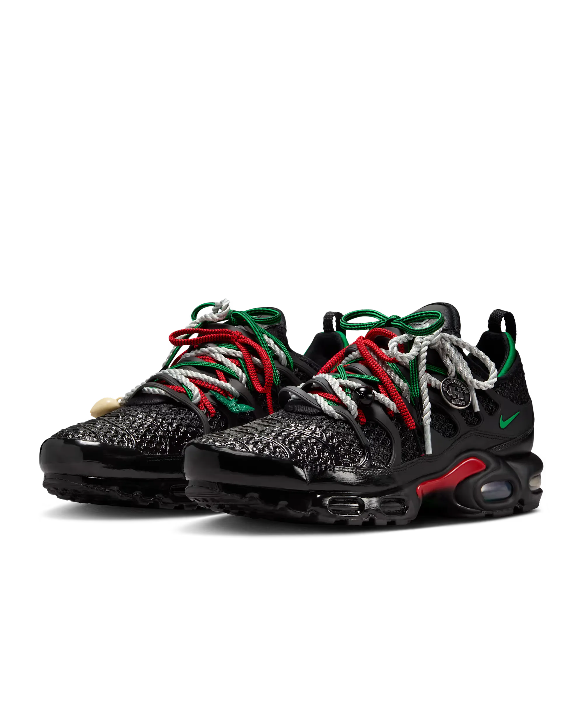 Homecoming-x-Nike-Air-Max-Plus_Pan-African-Black_IM4960-001_img5