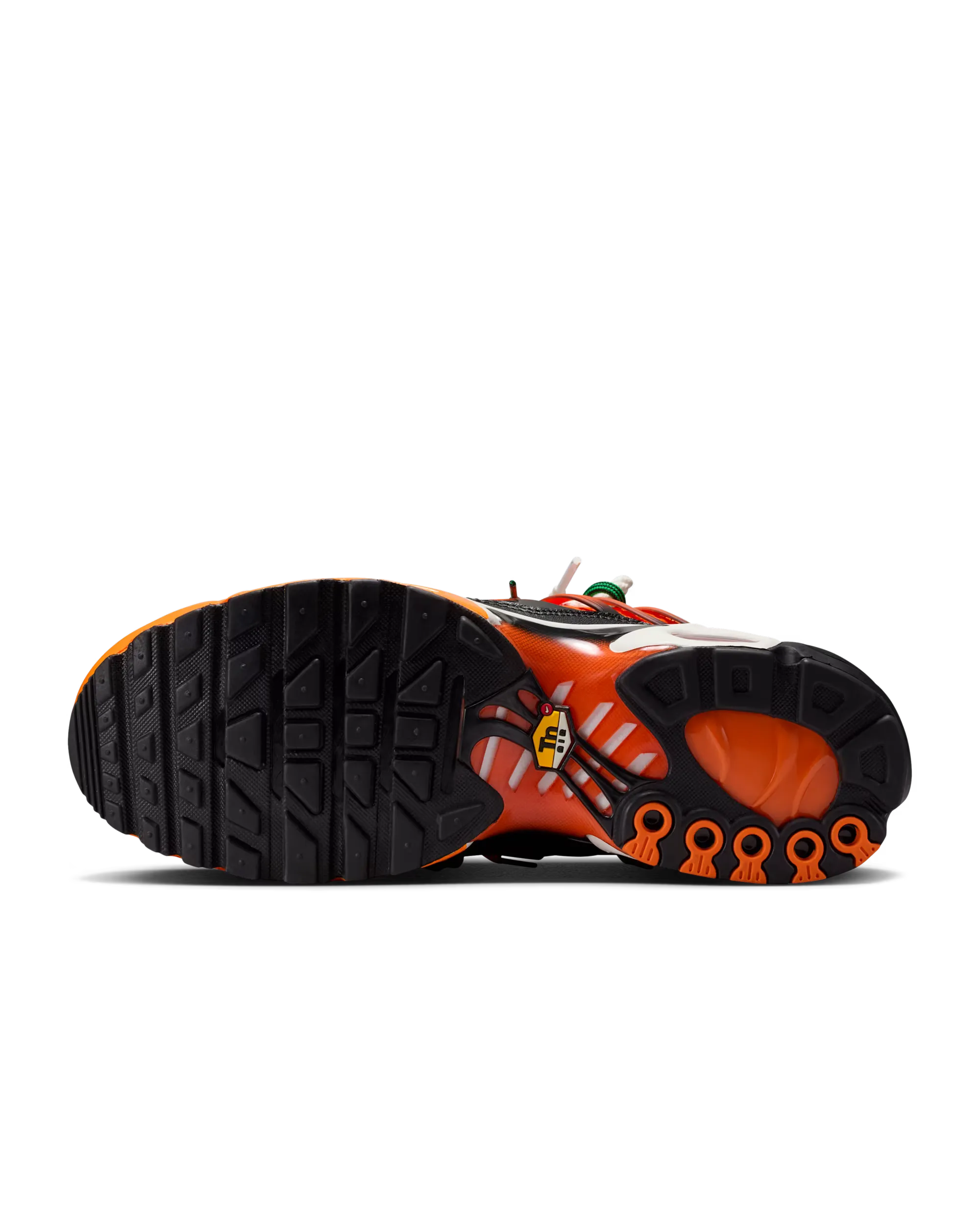 Homecoming-x-Nike-Air-Max-Plus_African-Sunrise-Safety-Orange_IM4960-800_img1