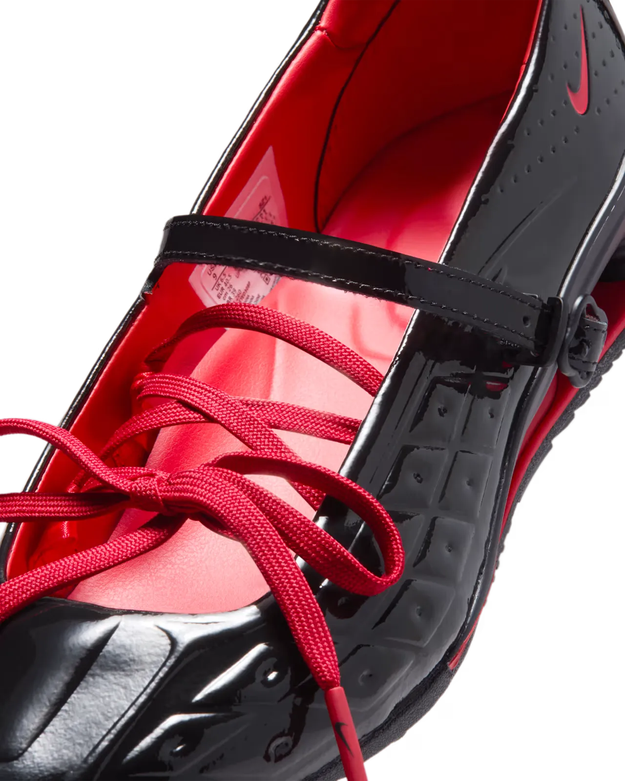 Labelhood-x-Nike-Shox-Z-Calistra-WMNS_Black-University-Red_IW7881-001_img6