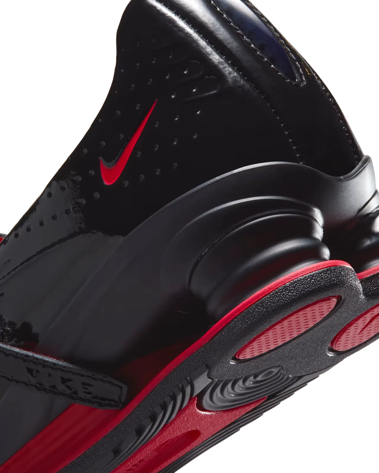 Labelhood-x-Nike-Shox-Z-Calistra-WMNS_Black-University-Red_IW7881-001_img7