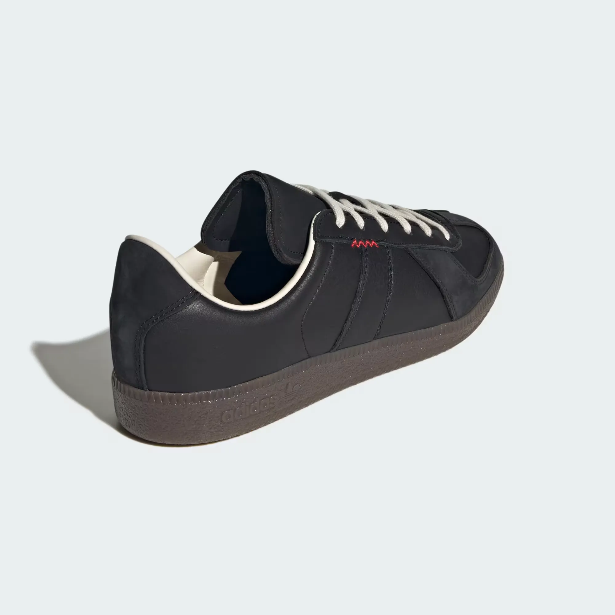 000000_adidas_Core-Black-Chalk-White-Gum_KK3303_img5