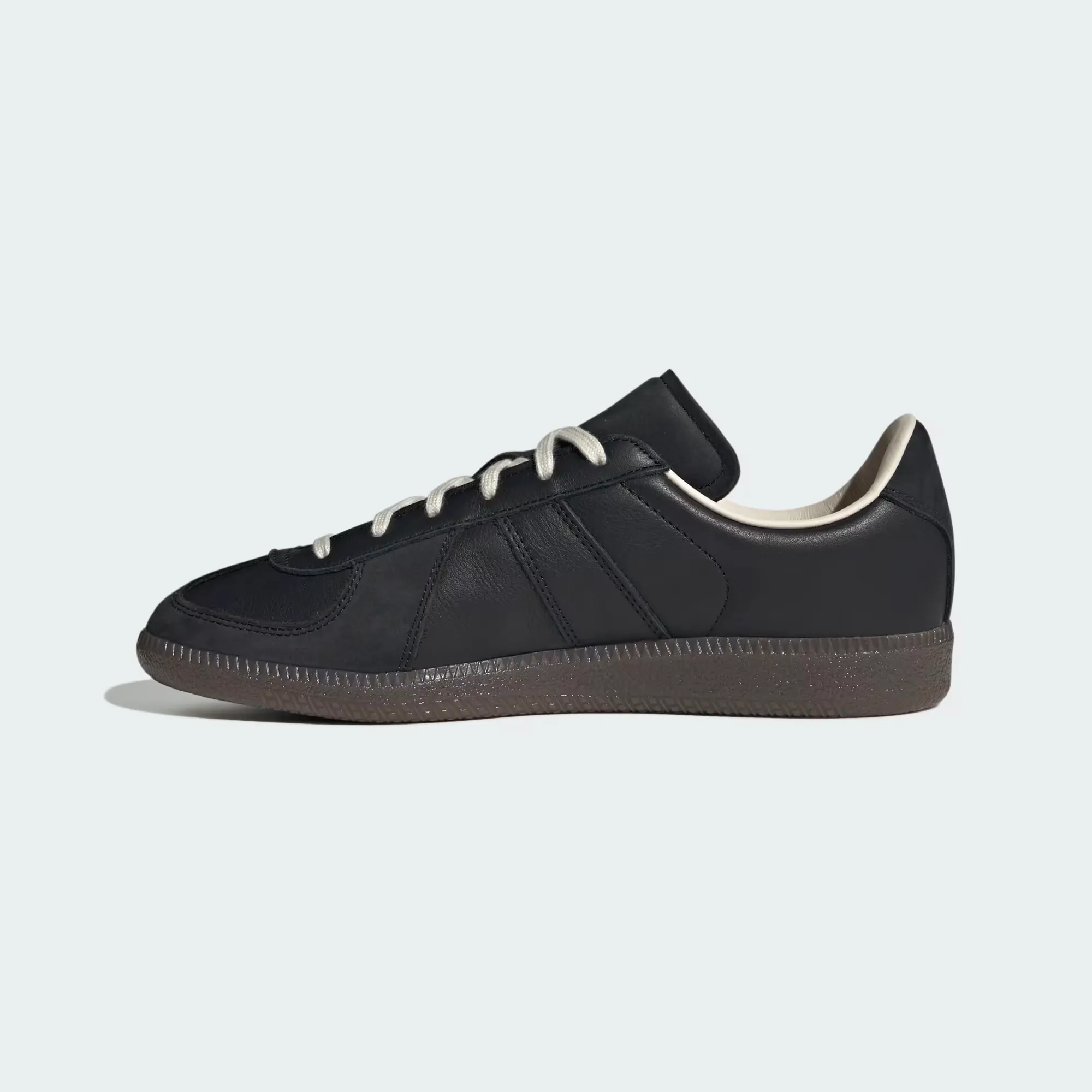 000000_adidas_Core-Black-Chalk-White-Gum_KK3303_img6