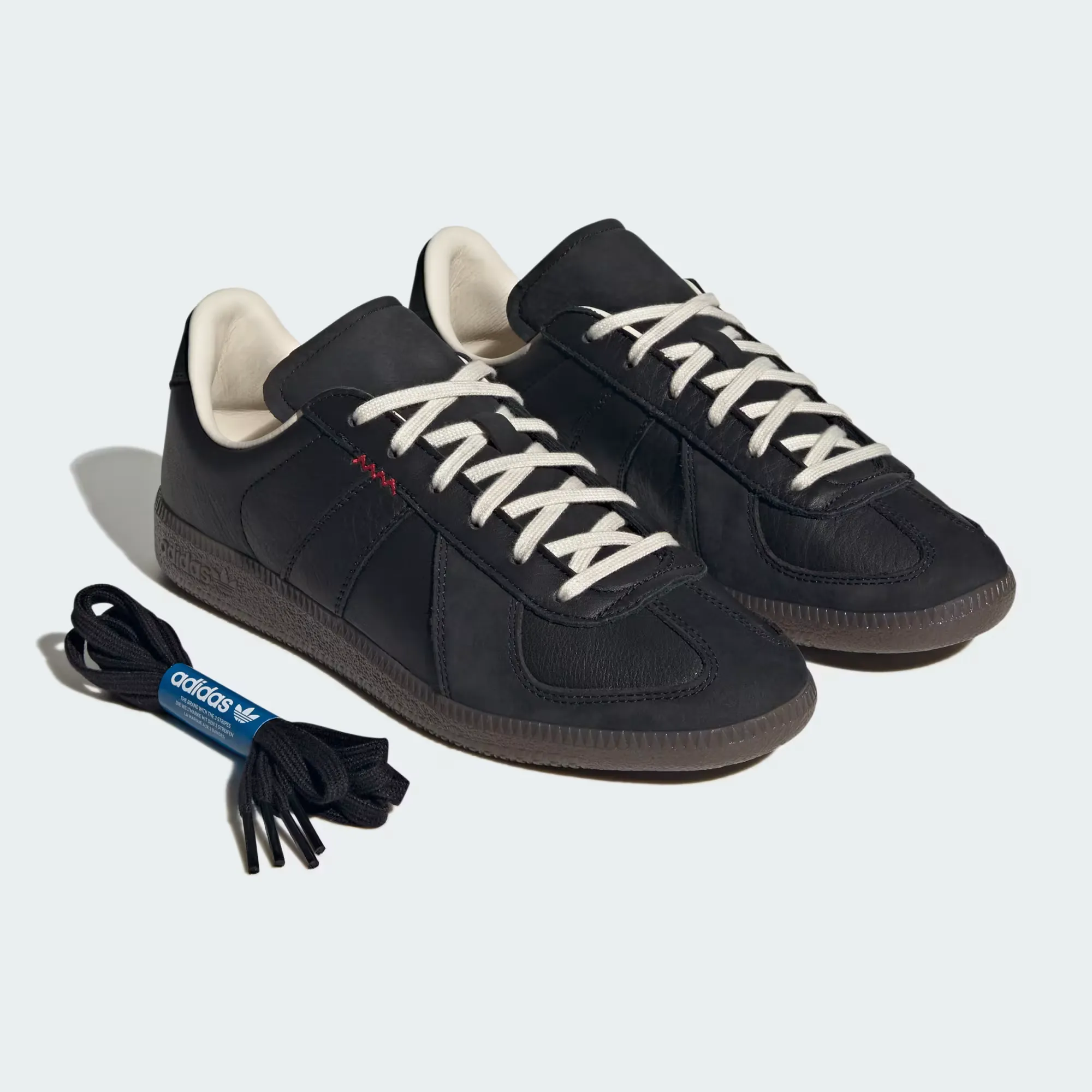 000000_adidas_Core-Black-Chalk-White-Gum_KK3303_img8