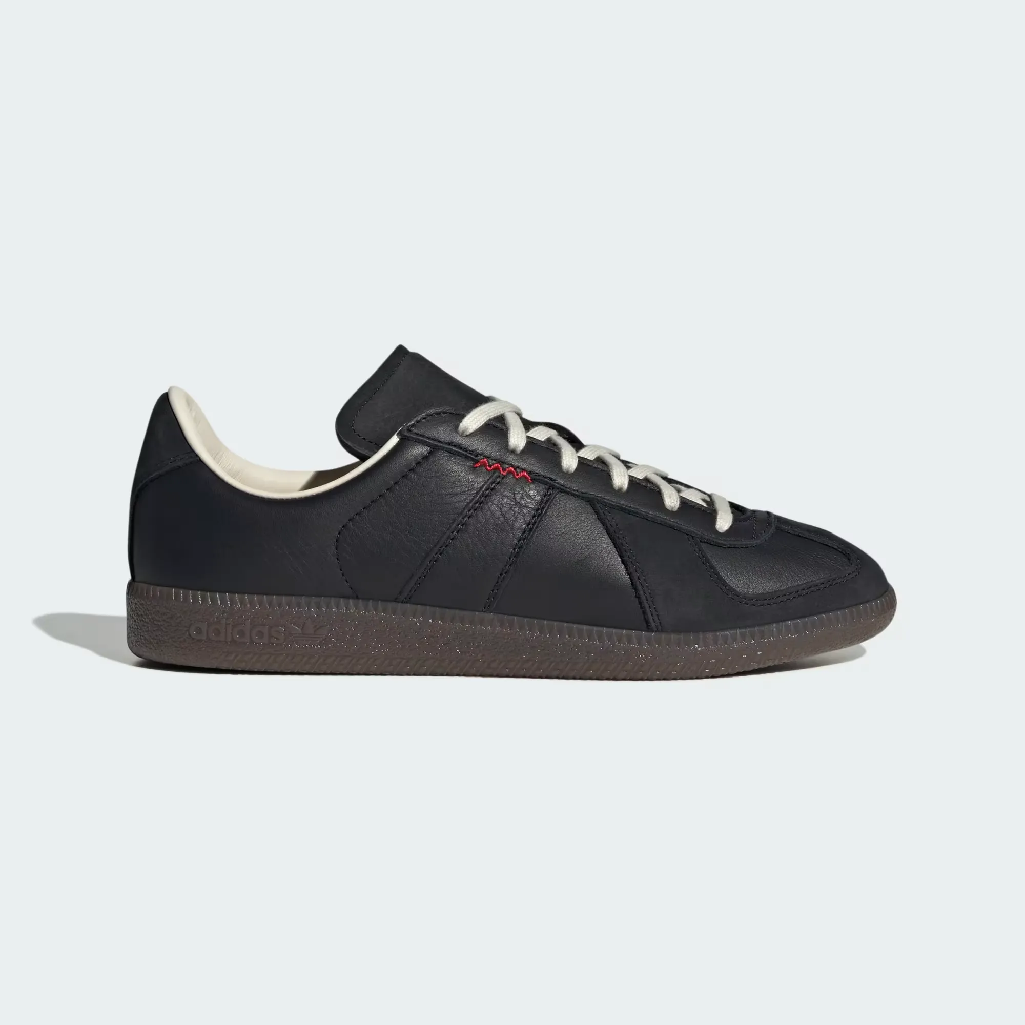 000000_adidas_Core-Black-Chalk-White-Gum_KK3303_img0