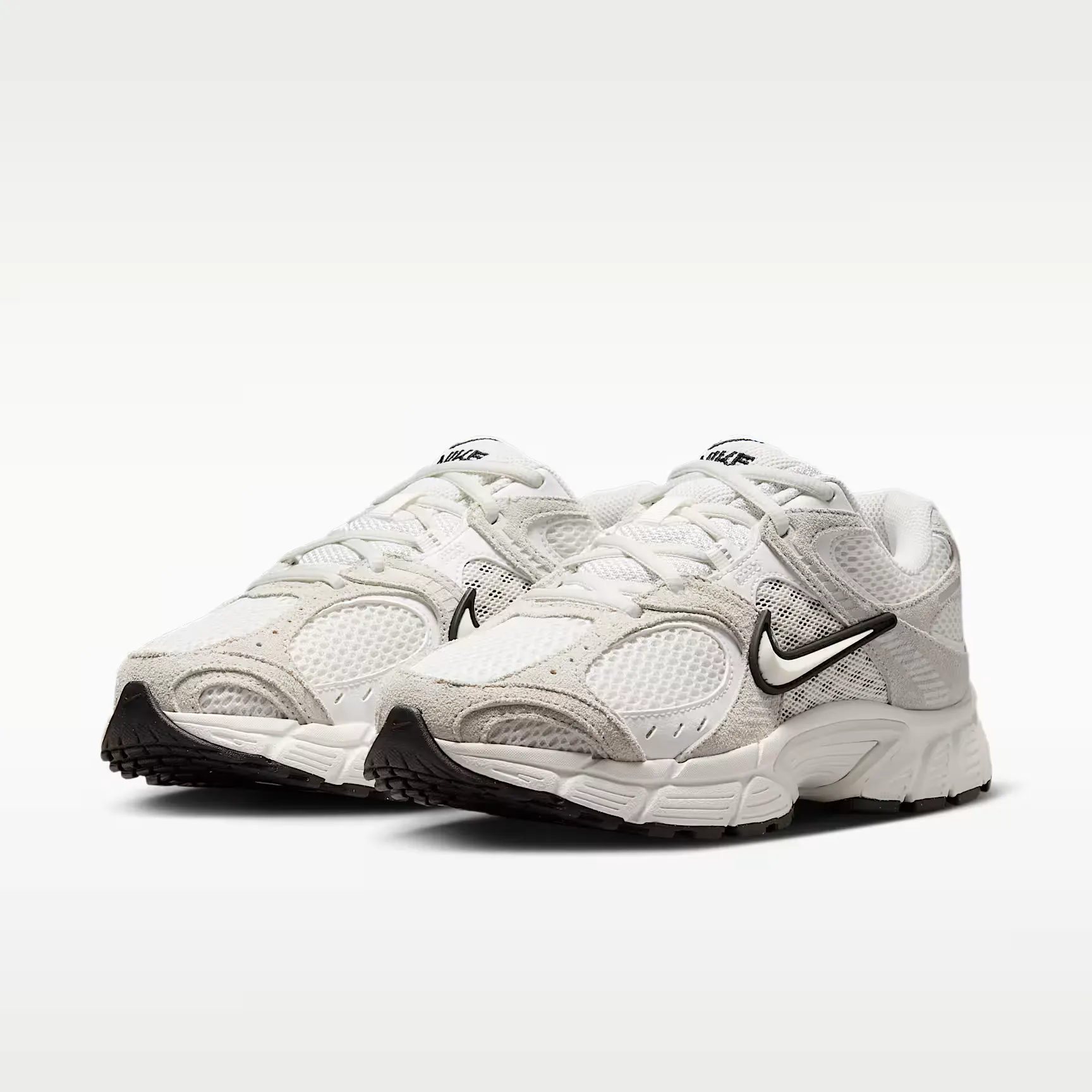 000000_Nike_V5-Rnr-Suede-Summit-White-Photon-Dust_IX0197-105_img4