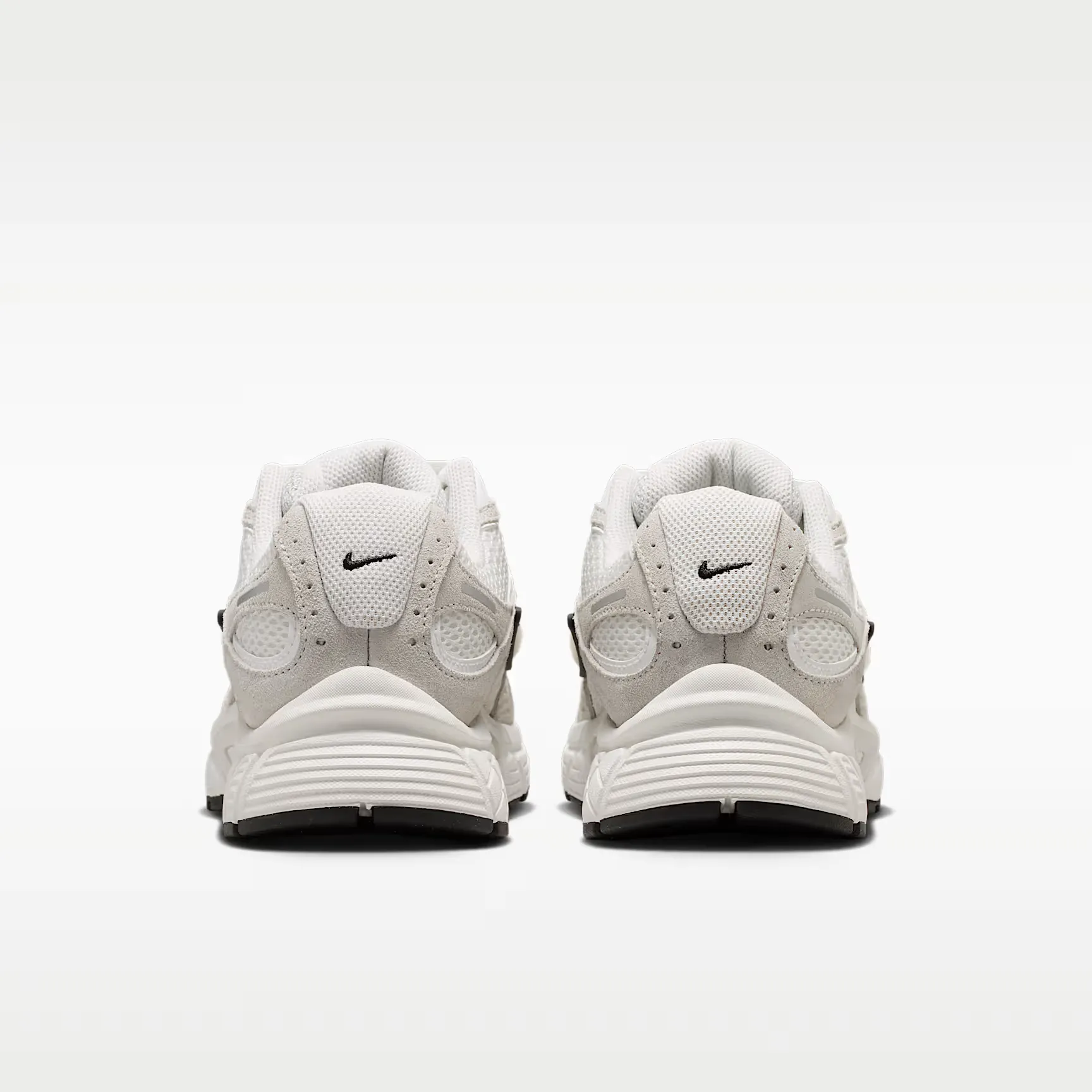 000000_Nike_V5-Rnr-Suede-Summit-White-Photon-Dust_IX0197-105_img5