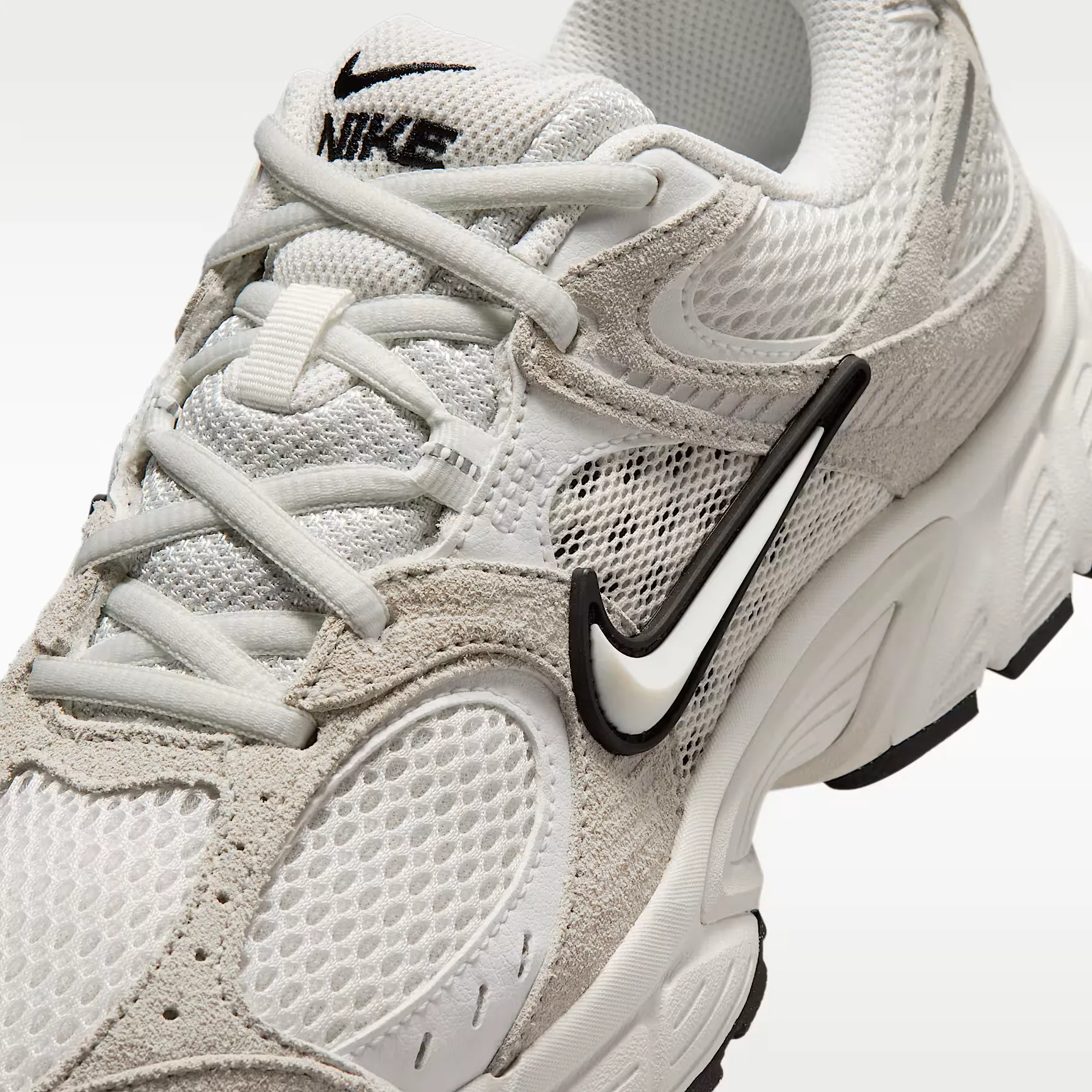 000000_Nike_V5-Rnr-Suede-Summit-White-Photon-Dust_IX0197-105_img6