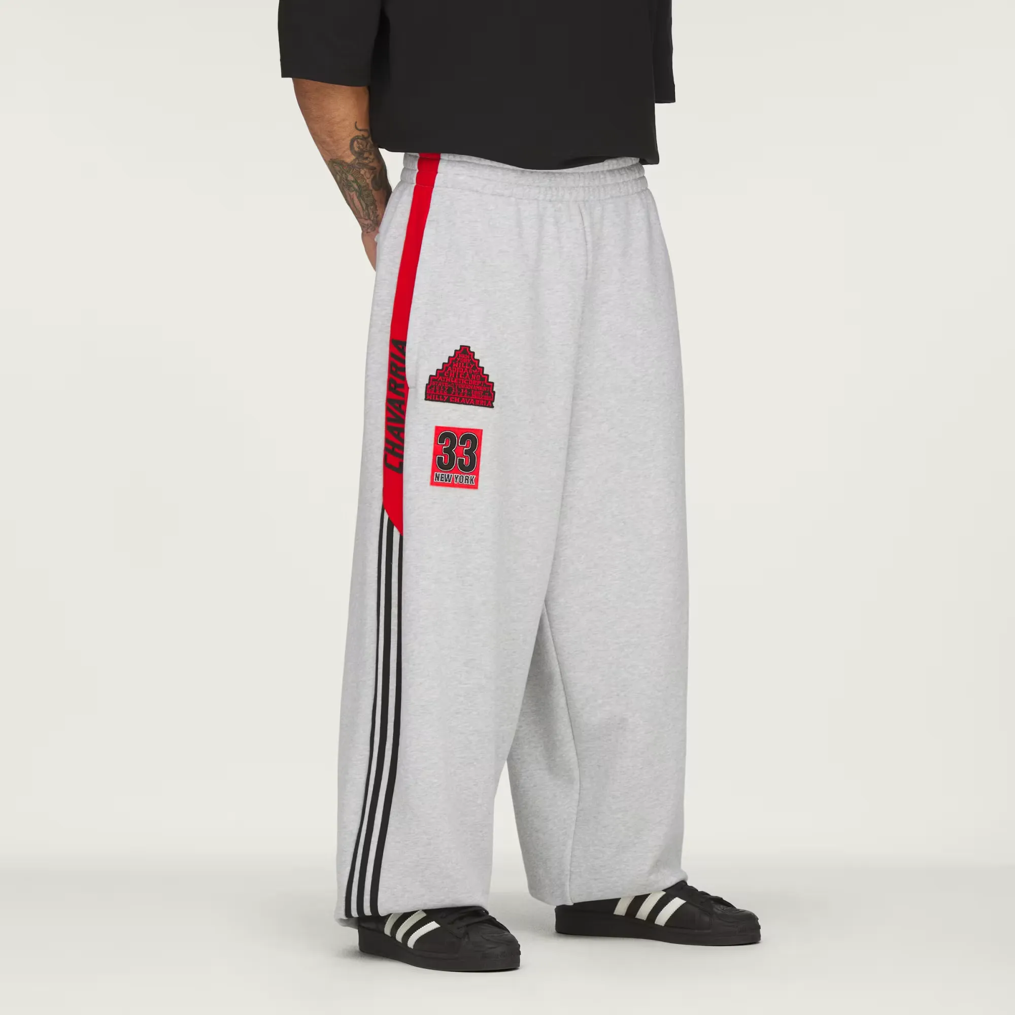 000000_adidas-Chavarria-Track-Pants_Light-Grey-Heather_KV2249_img3
