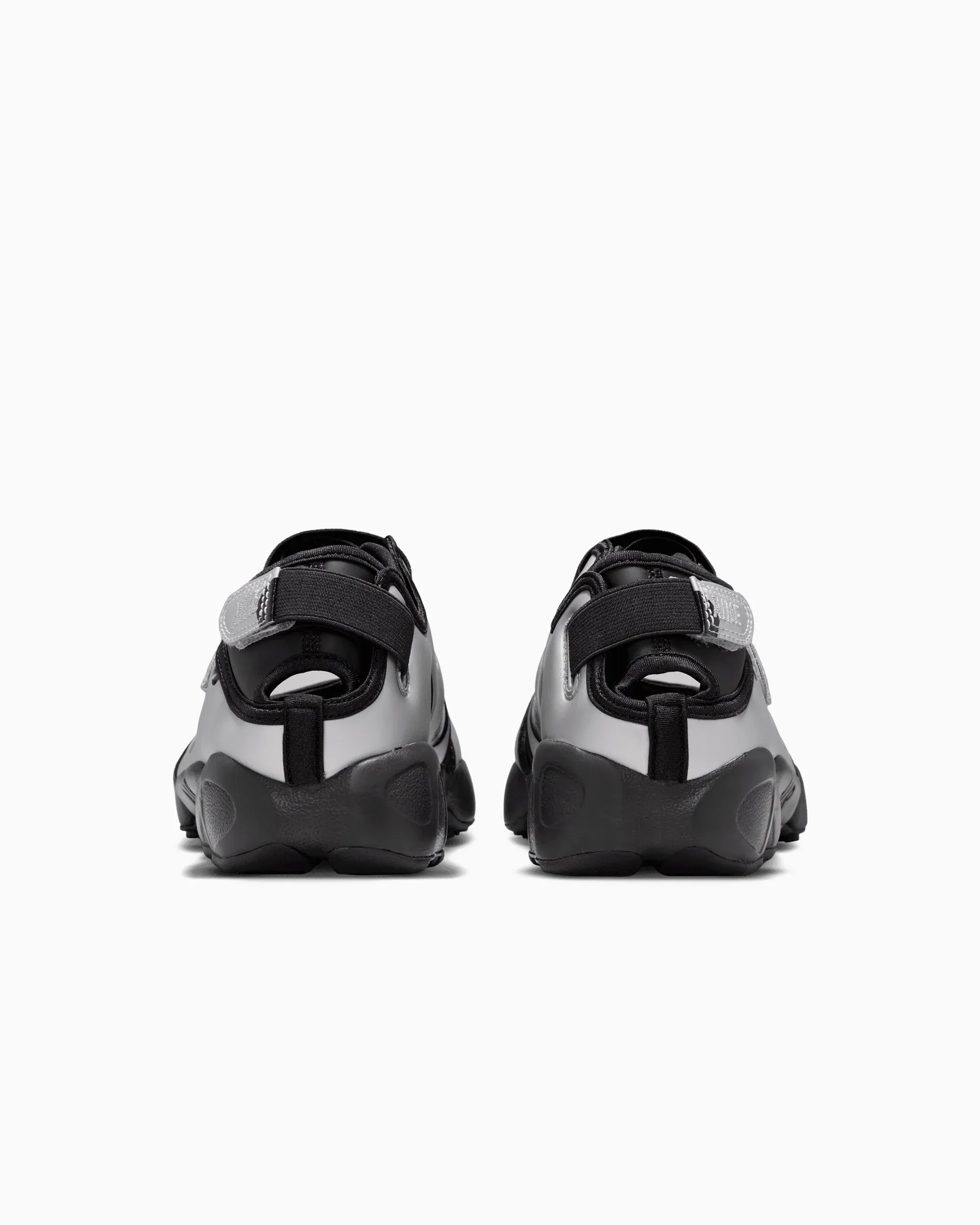000000_Nike-Air-Rift-WMNS_Black-Metallic-Silver_IR1226-001_img4