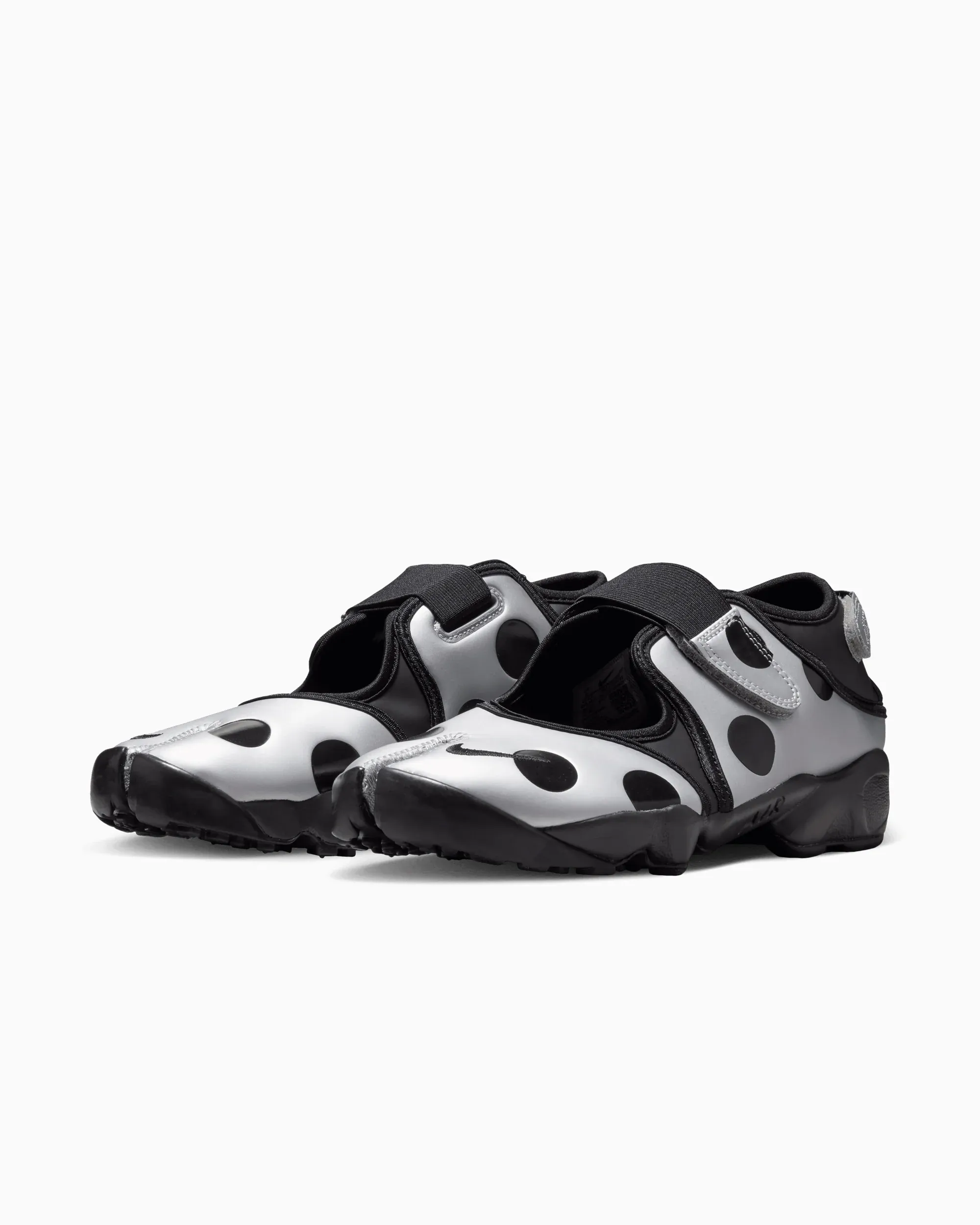 000000_Nike-Air-Rift-WMNS_Black-Metallic-Silver_IR1226-001_img5