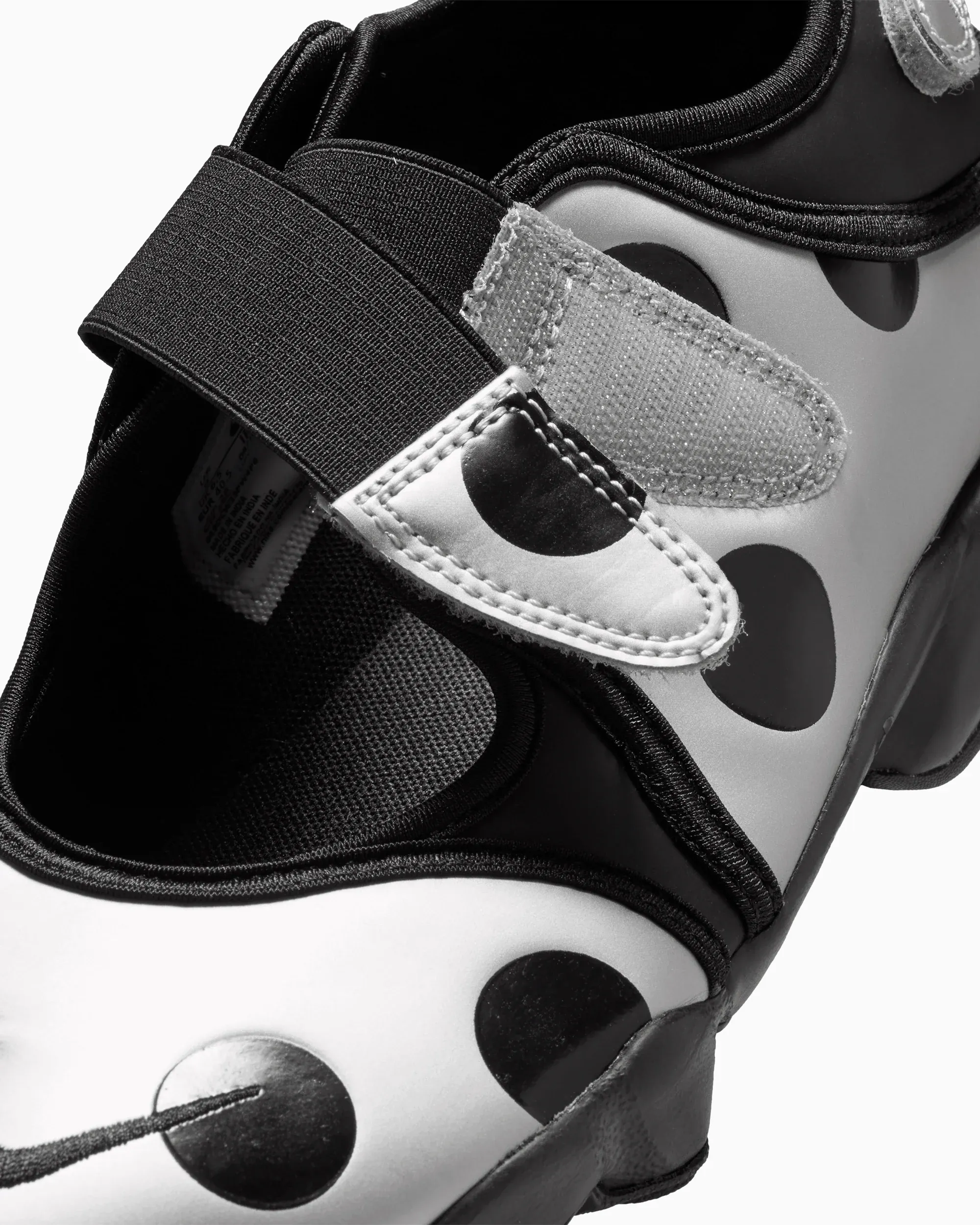 000000_Nike-Air-Rift-WMNS_Black-Metallic-Silver_IR1226-001_img6