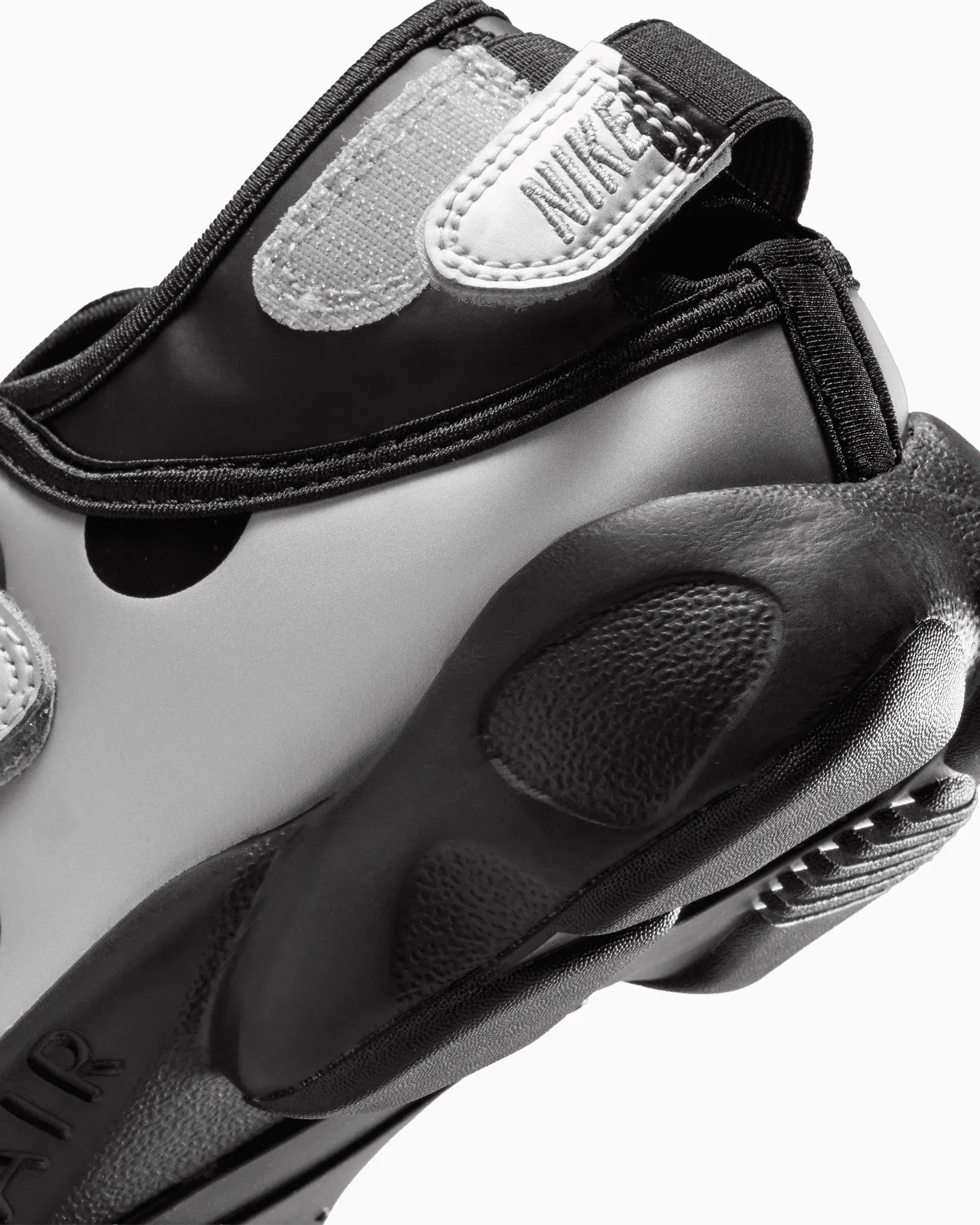 000000_Nike-Air-Rift-WMNS_Black-Metallic-Silver_IR1226-001_img7