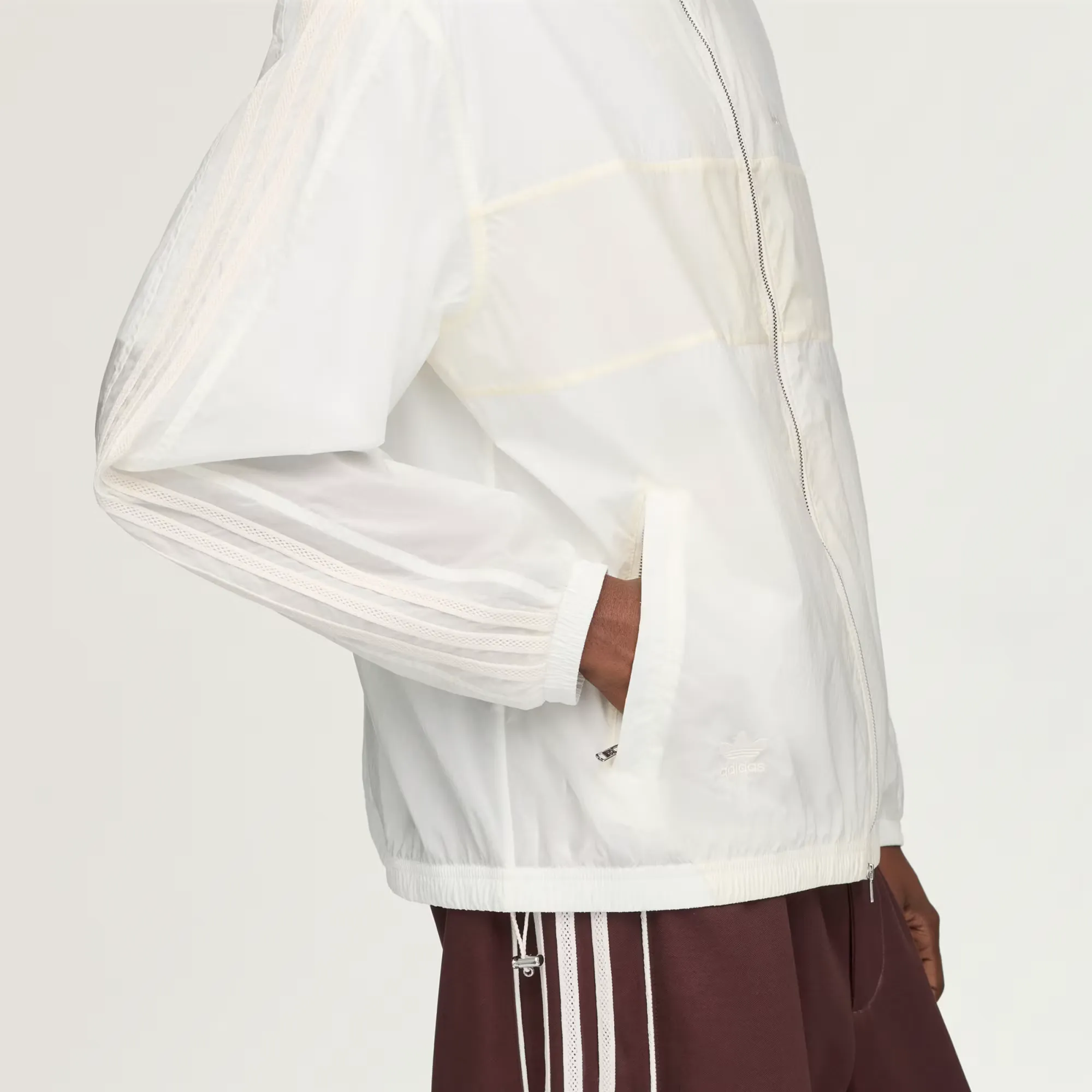 000000_adidas-Originals-WB-Track-Jacket_Chalk-White_KF9251_img8