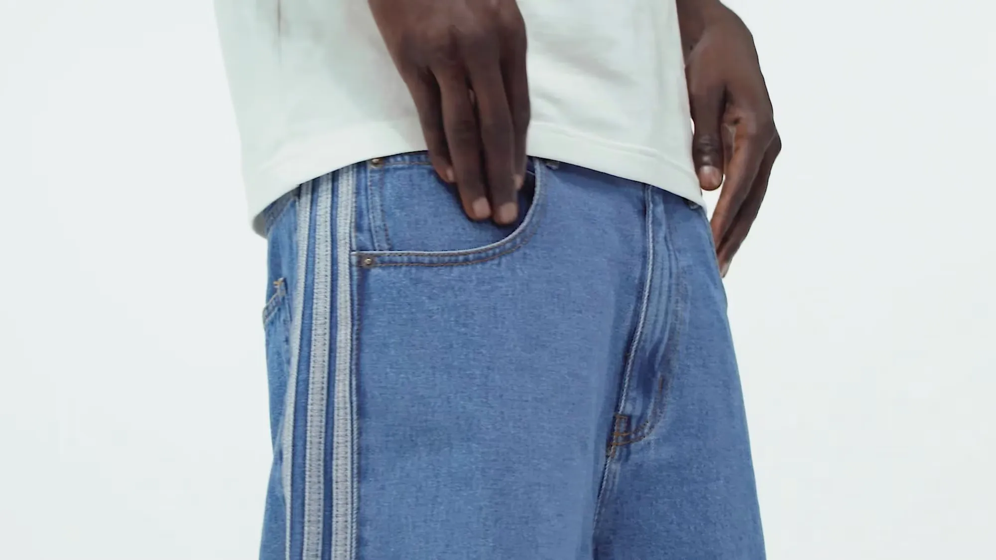 000000_adidas-Adicolor-Firebird-Denim-Short_Blue-Denim_KD1500_img6