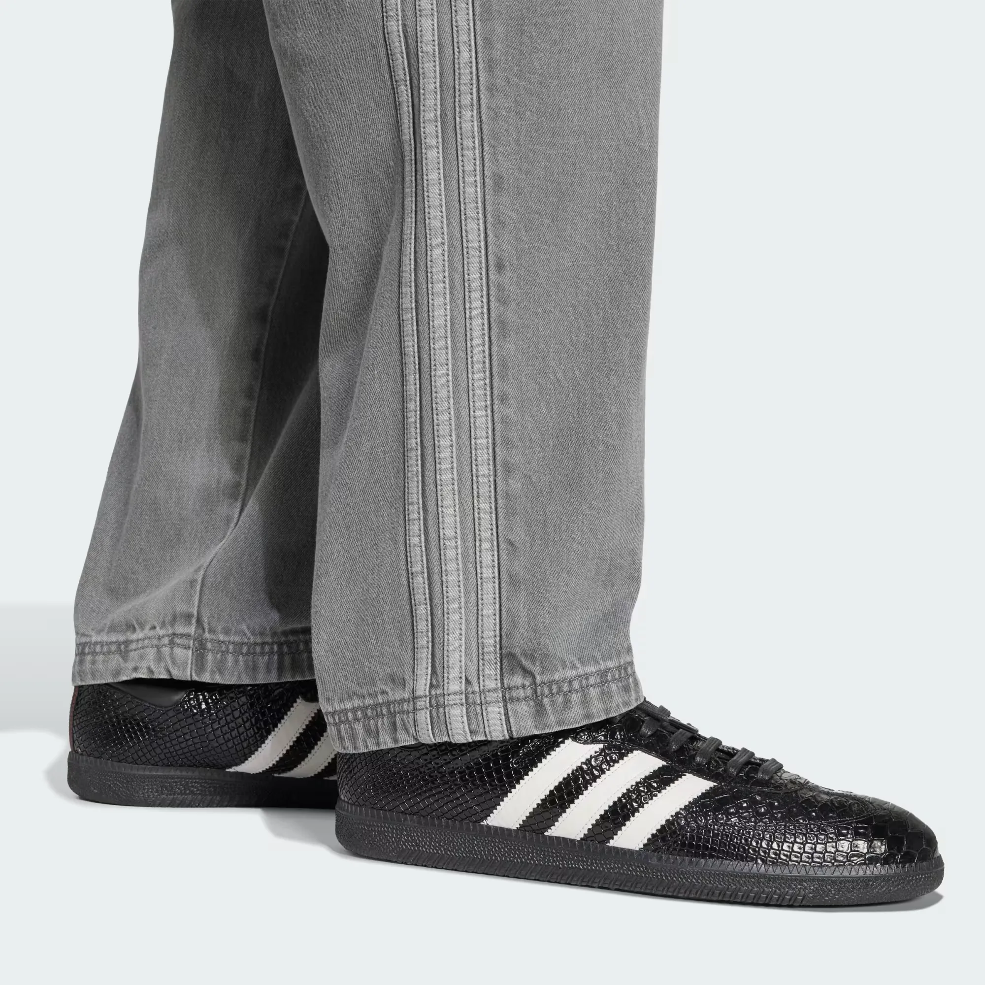 000000_adidas-Adicolor-Denim-Wide-Leg-Track-Pants_Grey_JW5920_img5