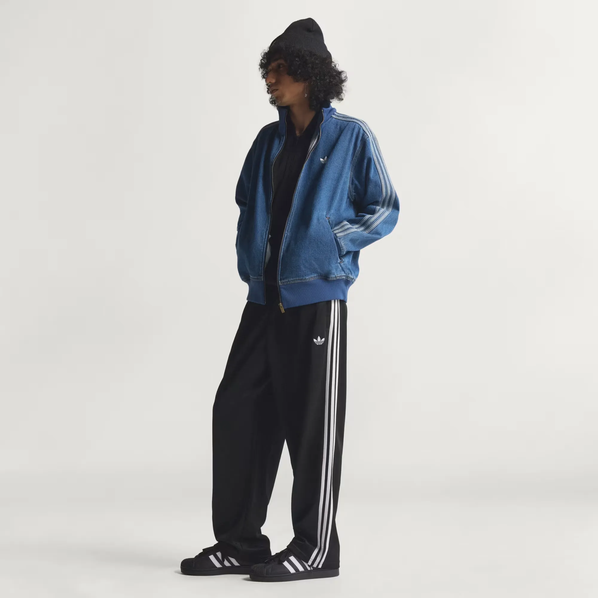000000_adidas-Adicolor-Firebird-Track-Jacket_Blue-Denim_KD1517_img2