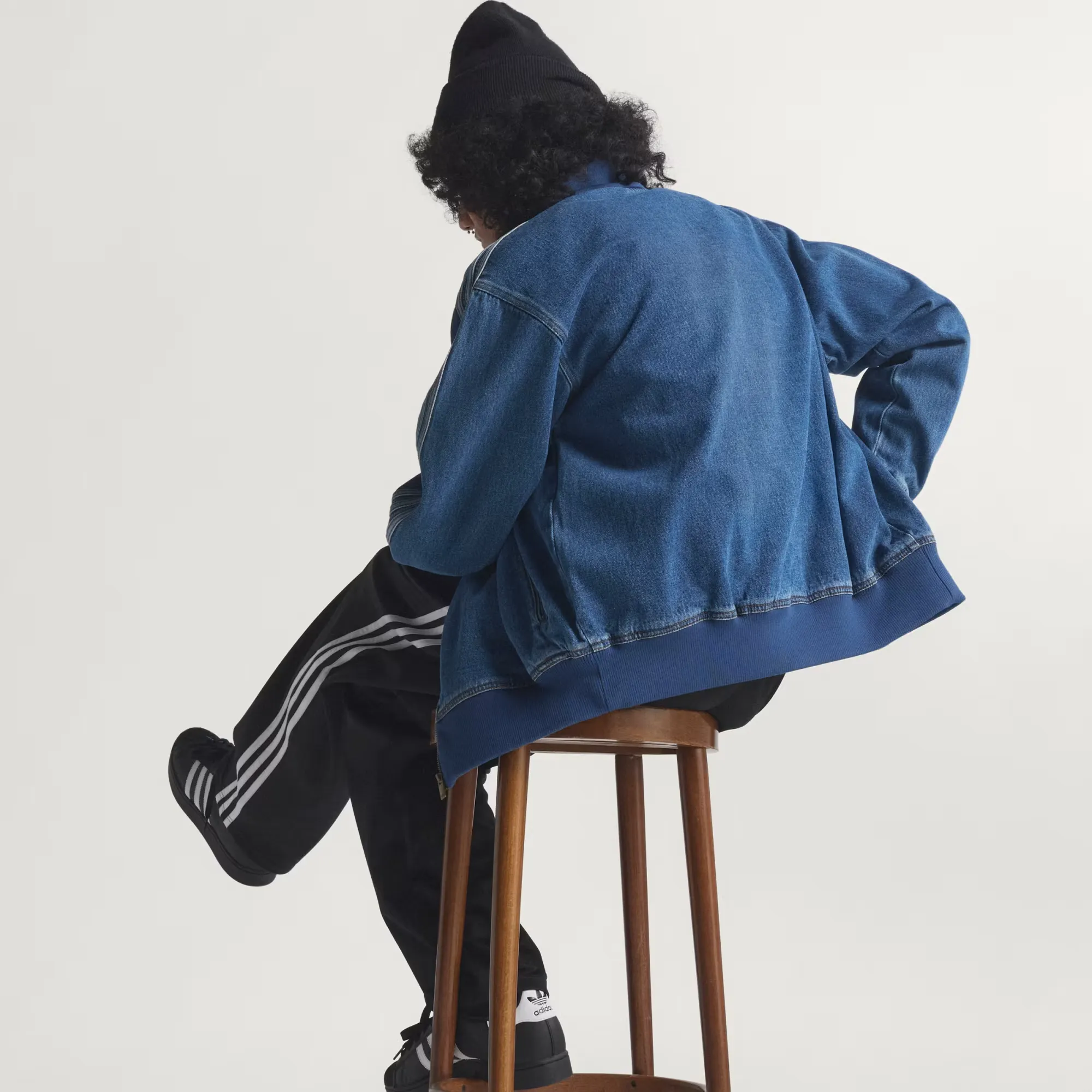 000000_adidas-Adicolor-Firebird-Track-Jacket_Blue-Denim_KD1517_img5