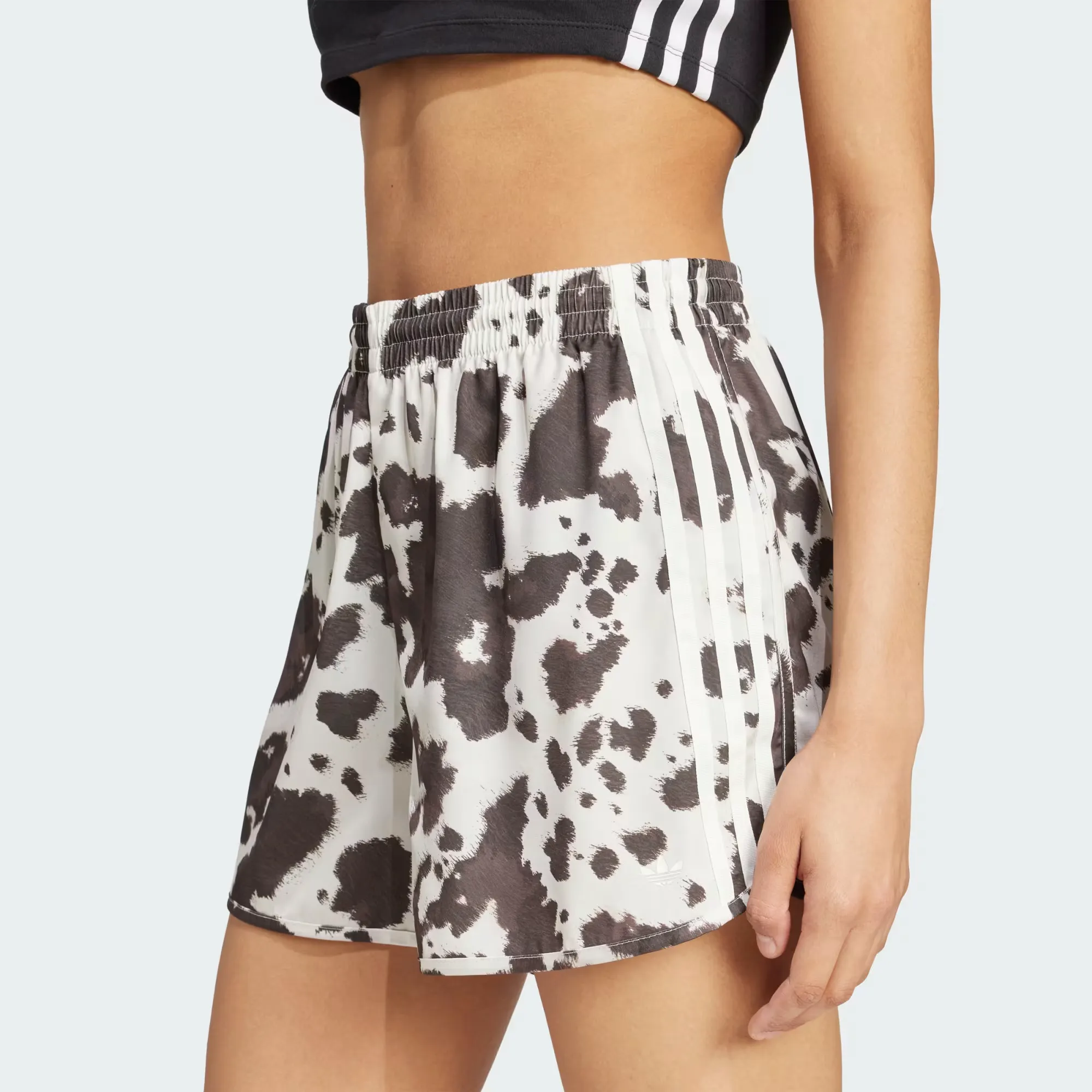 000000_adidas-Originals-Short-Satin_Multicolor-Off-White_KA2674_img4