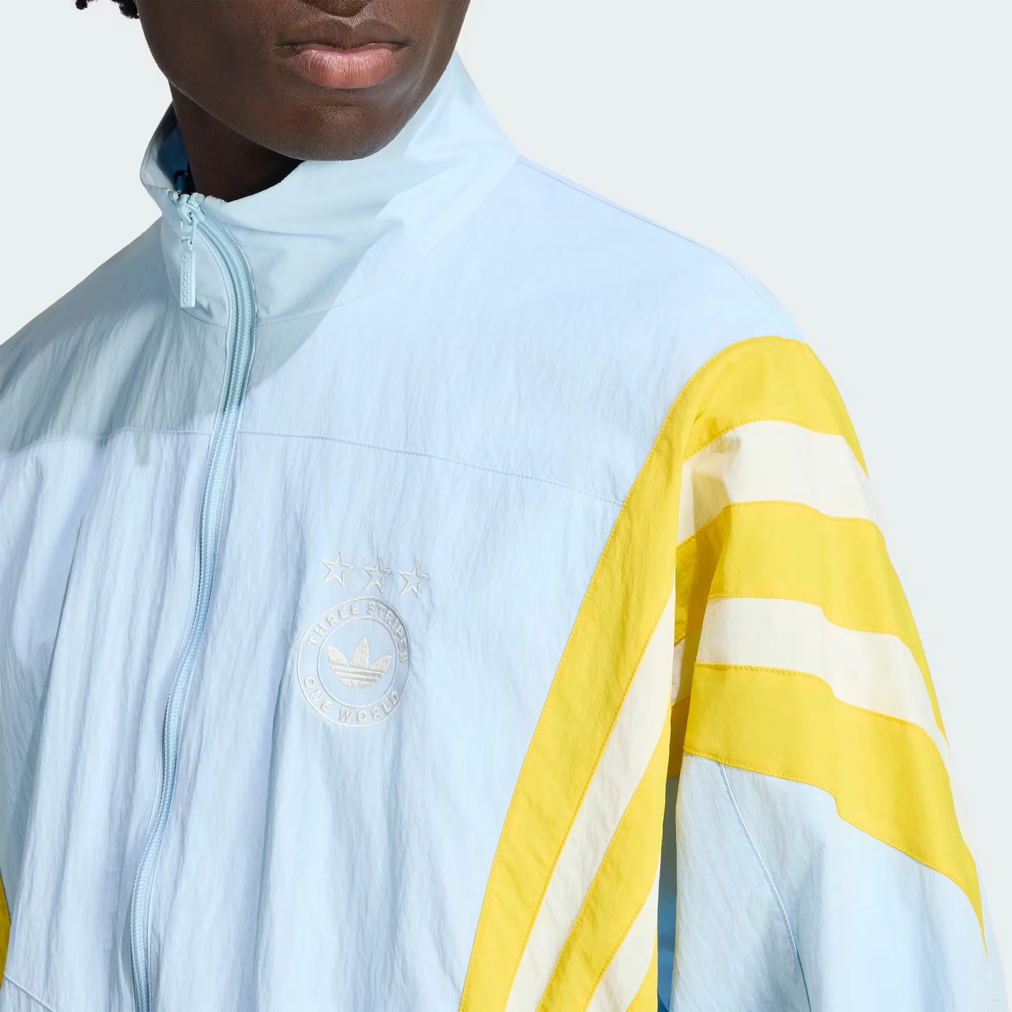 000000_adidas-Originals-Santiago-Track-Jacket_Ice-Blue_KU9198_img4