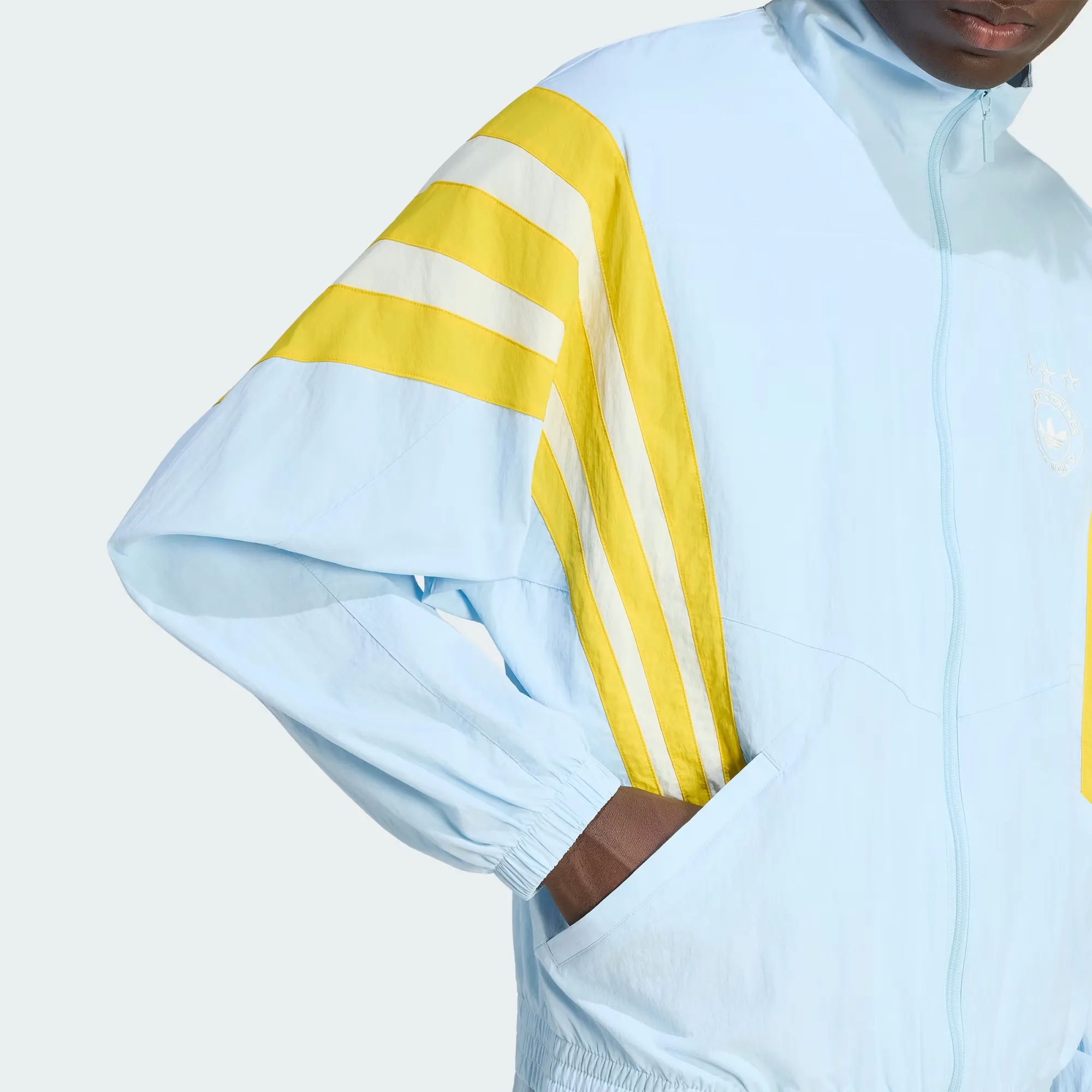 000000_adidas-Originals-Santiago-Track-Jacket_Ice-Blue_KU9198_img5