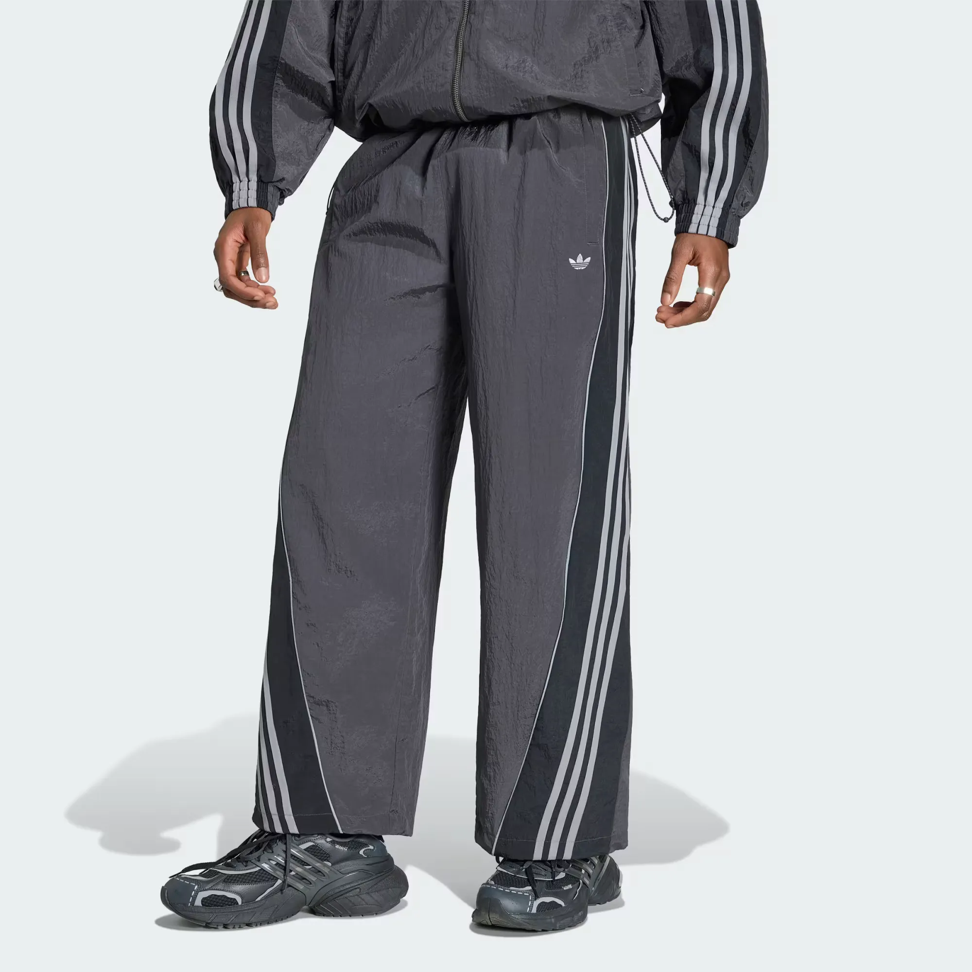 000000_adidas-Adilenium-Season-5-Track-Pants_Utility-Black_KX4833_img0