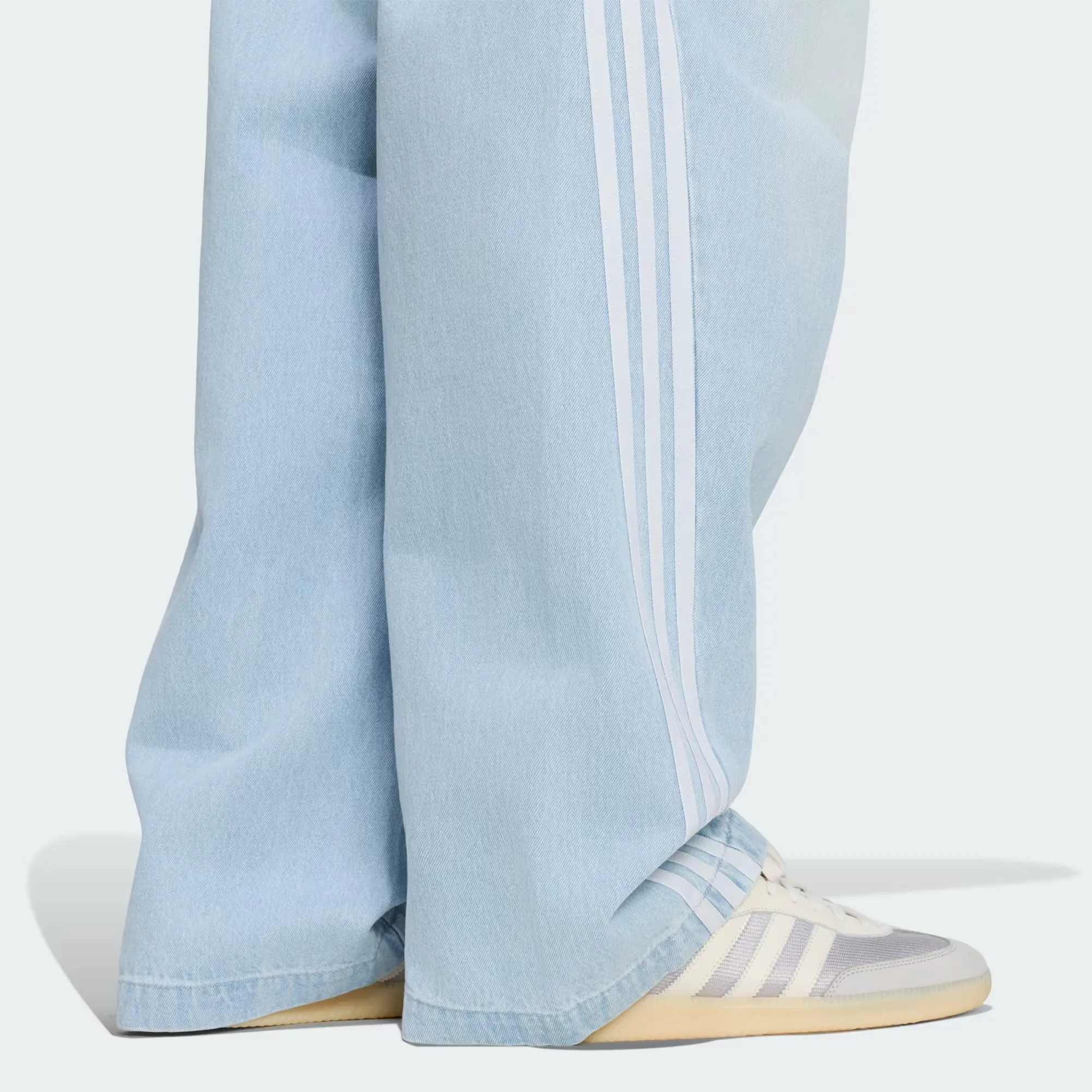 000000_adidas-Adilenium-Season-5-Denim-Jeans_Light-Blue_KX4822_img4