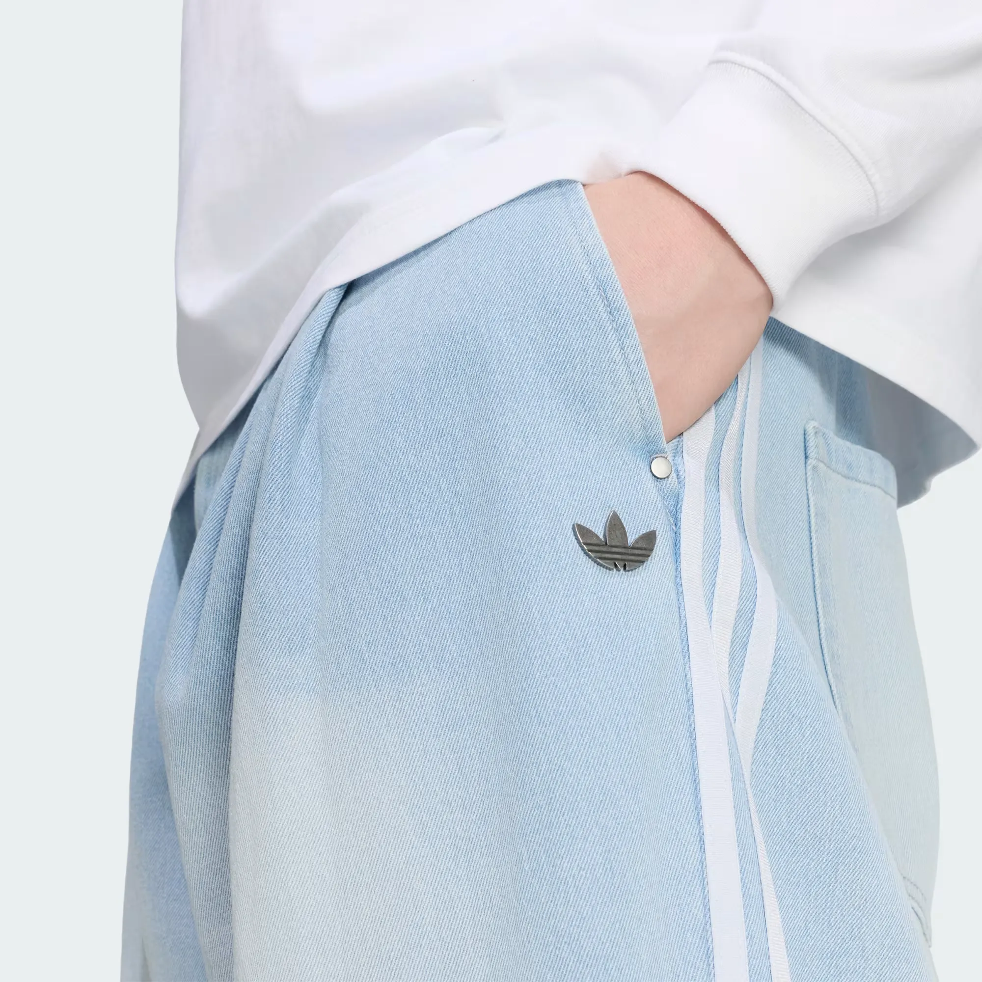 000000_adidas-Adilenium-Season-5-Denim-Jeans_Light-Blue_KX4822_img5