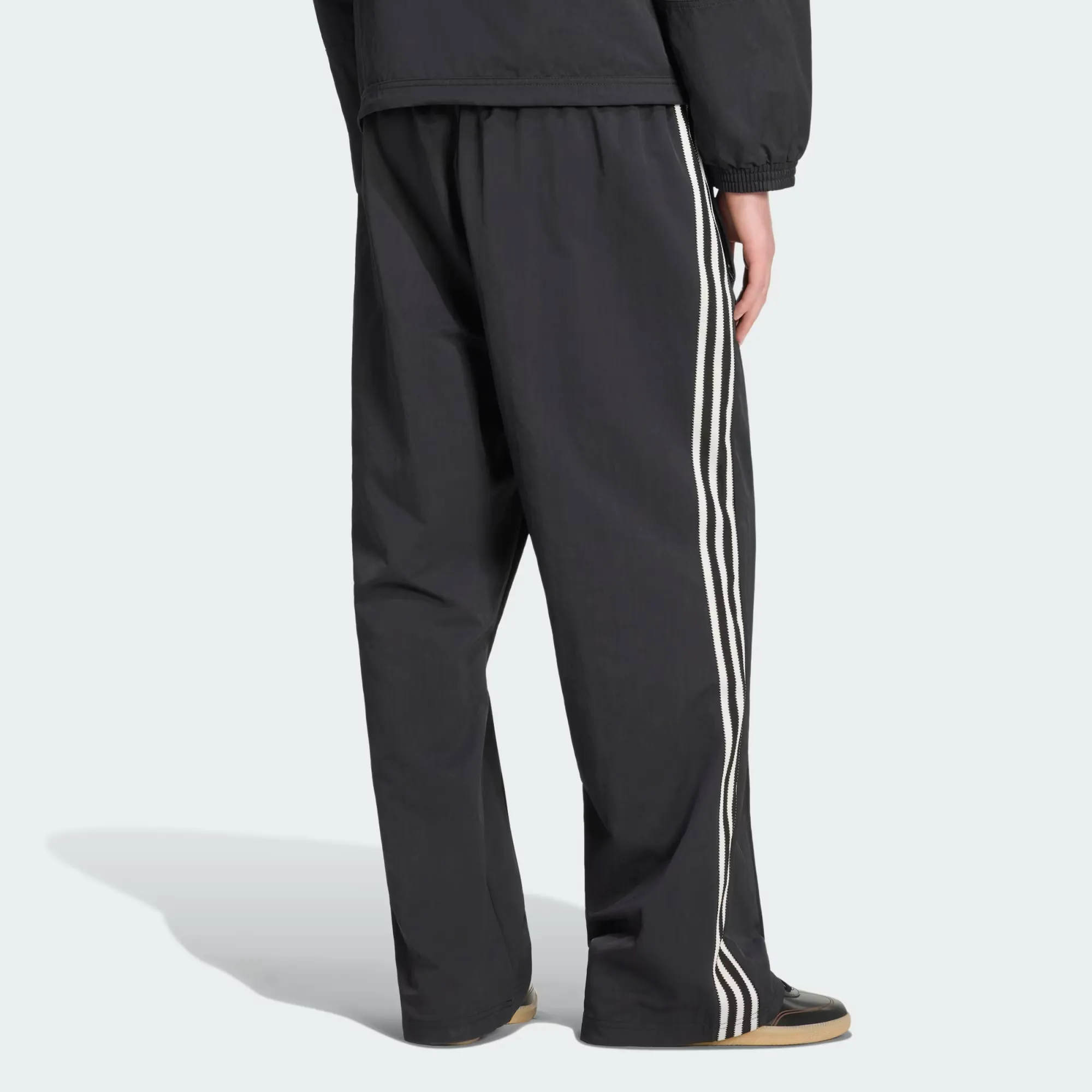 000000_adidas-Britcore-Track-Pants_Black_HZ3784_img1