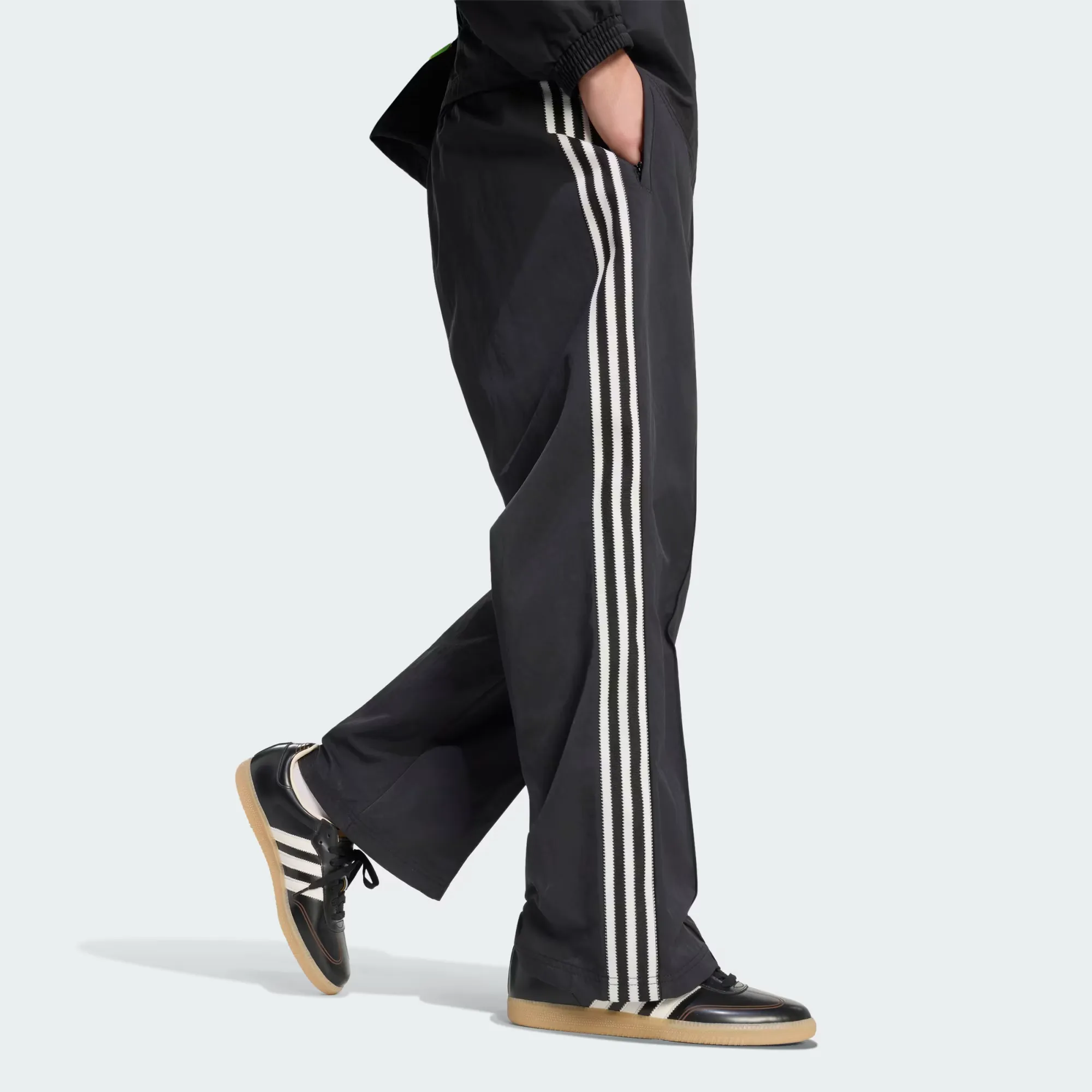 000000_adidas-Britcore-Track-Pants_Black_HZ3784_img5