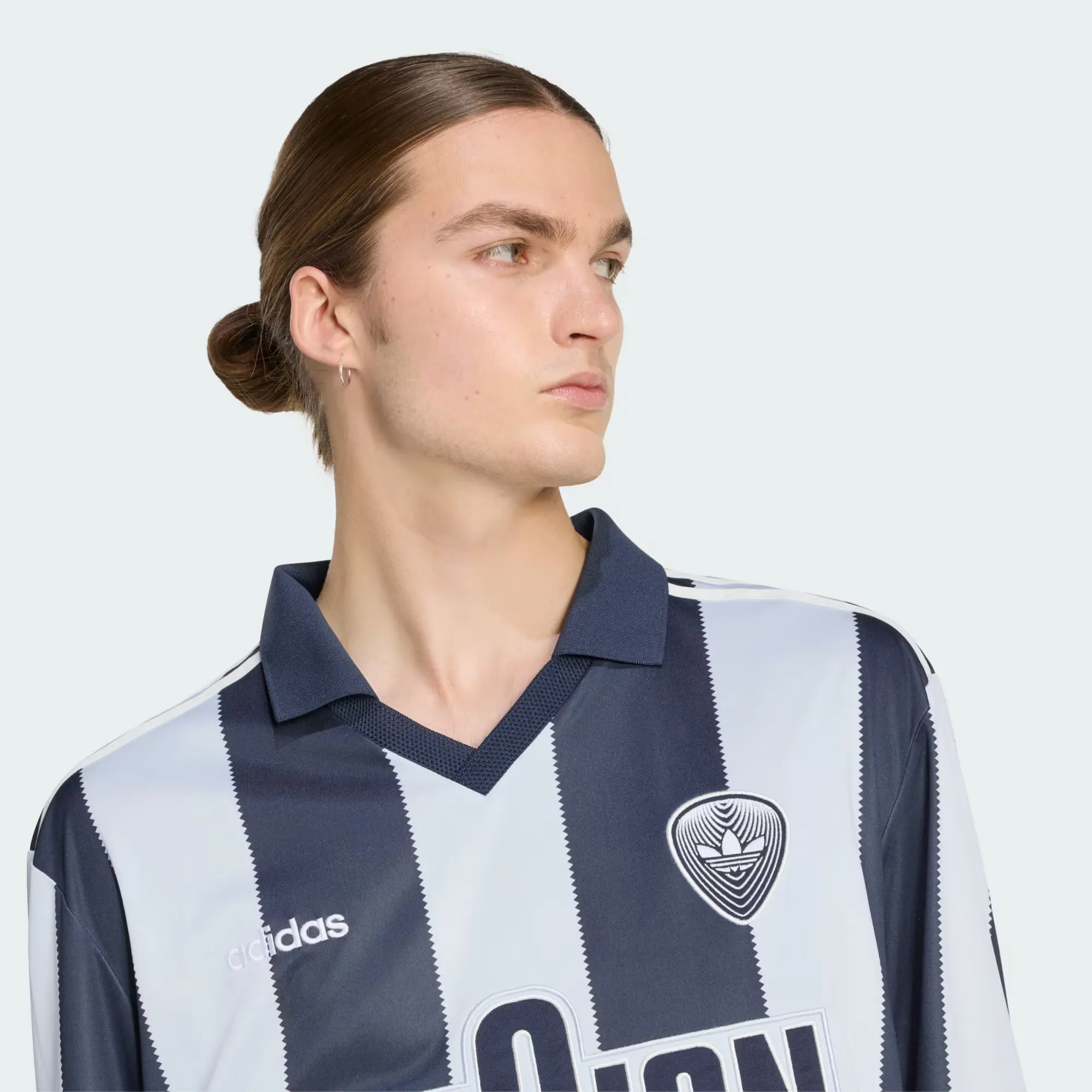 000000_adidas-Britcore-Jersey_Night-Indigo-Crystal-Sky_HZ3787_img4