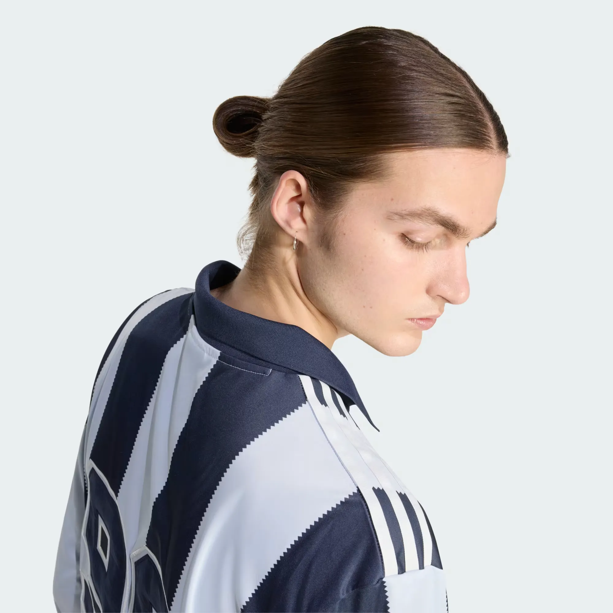 000000_adidas-Britcore-Jersey_Night-Indigo-Crystal-Sky_HZ3787_img5