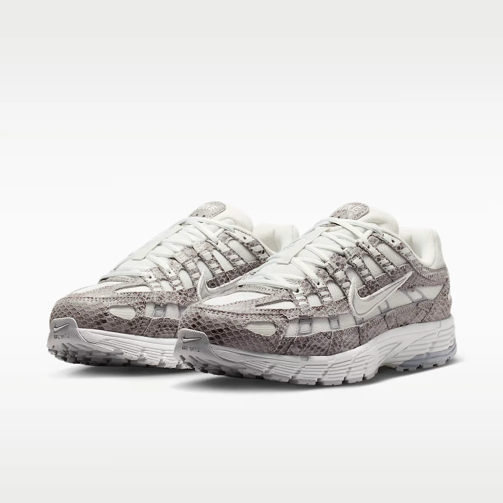 000000_Nike-P-6000-SE-WMNS_Off-White-Snakeskin_IH4451-101_img4