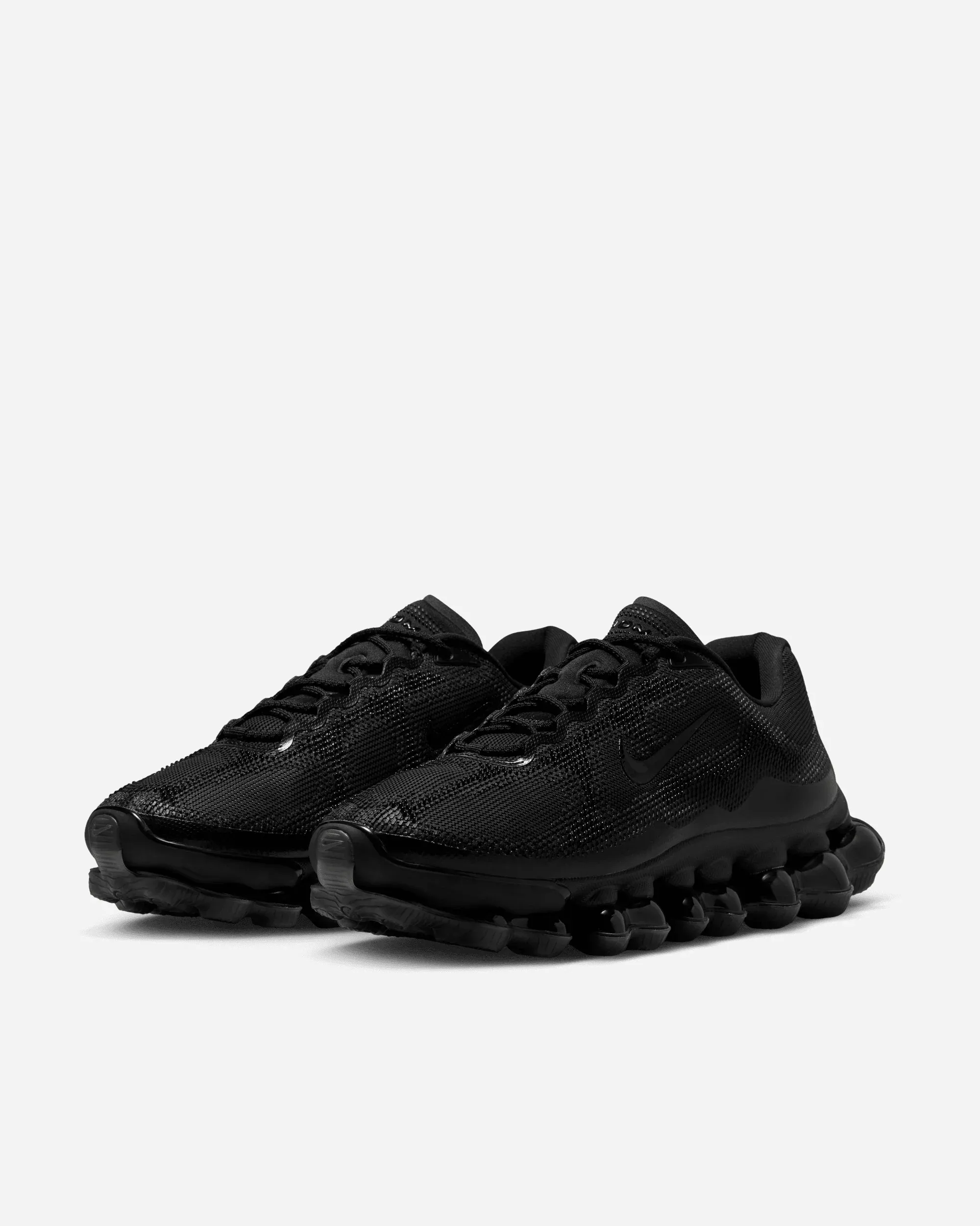 000000_Nike-Air-Liquid-Max_Triple-Black_IQ7634-003_img1